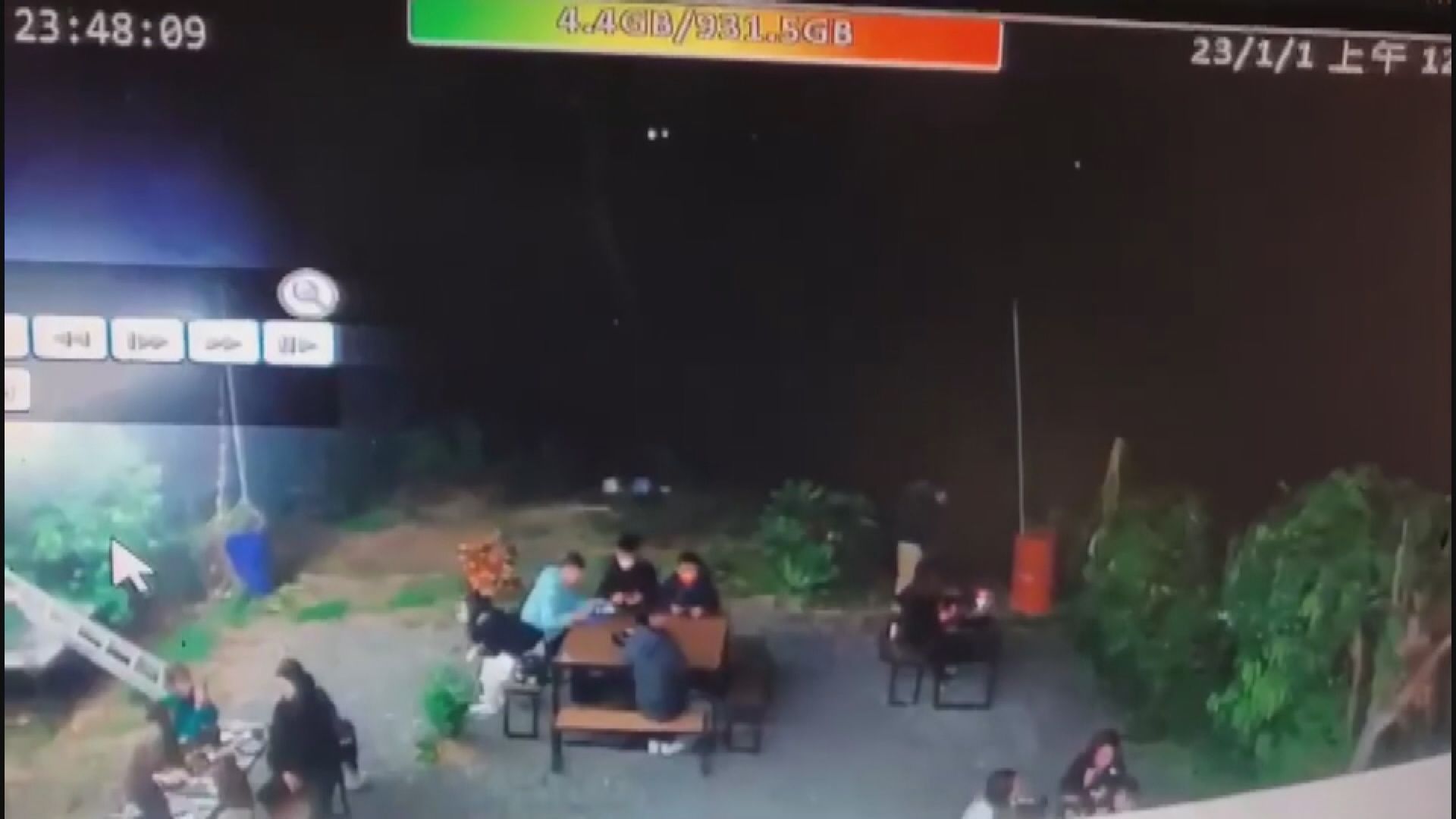 Firecracker Injury and Mess on Liuqiu Island  煙火射進用餐區  小琉球遊客右腿遭炸傷
