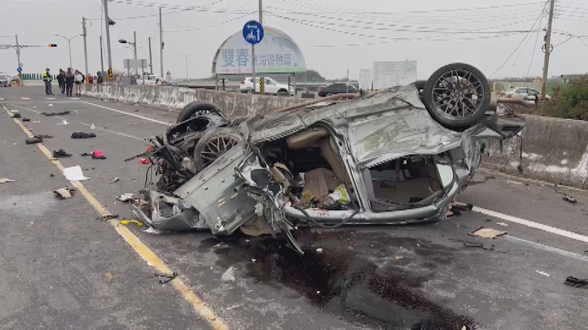 Major Traffic Accident in Tainan Resulting in 3 Deaths 台17線台南北門段轎車自撞翻覆 3死2傷