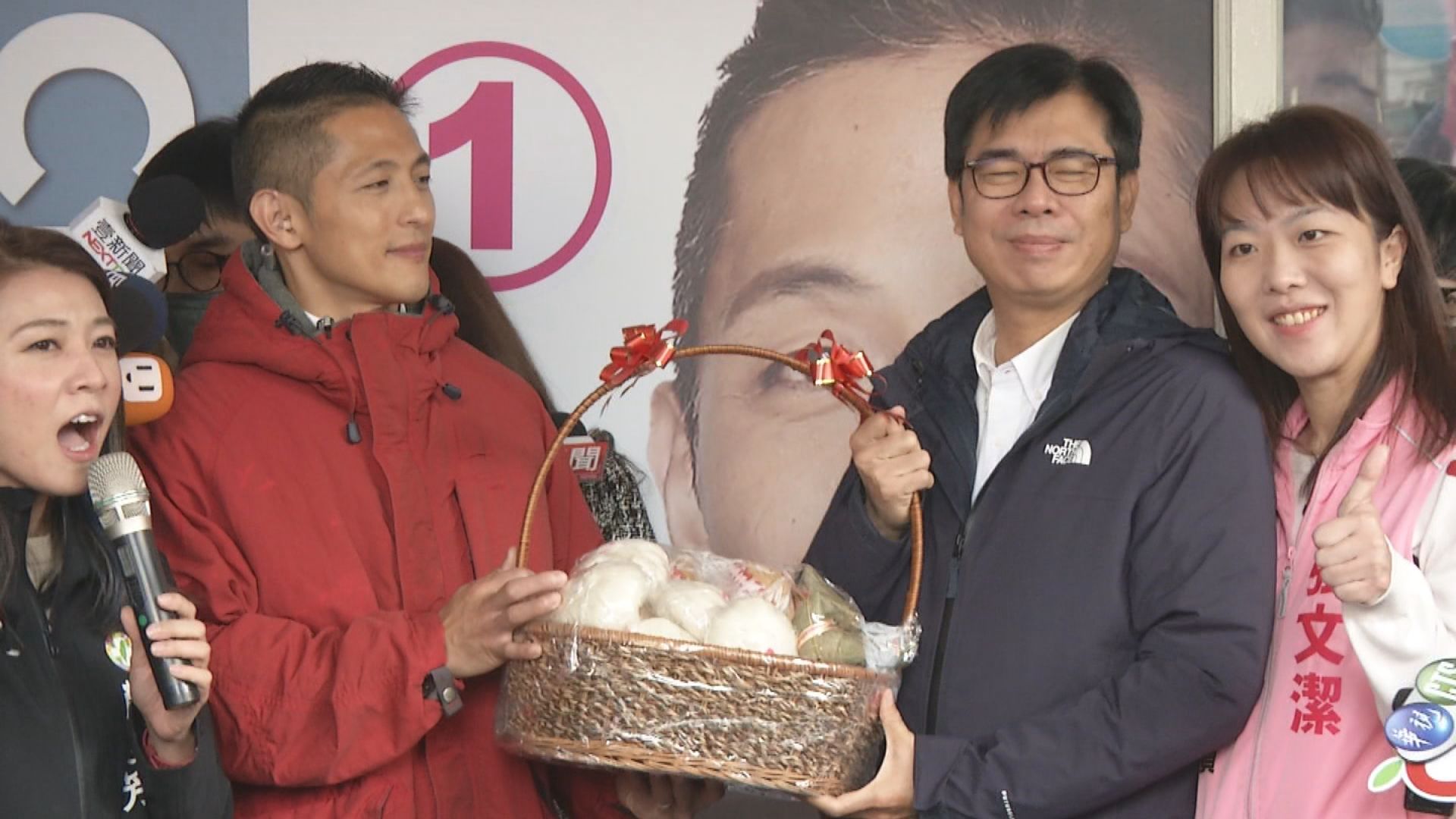 Chen Chi-mai Travels North to Support Enoch Wu 王:拒絕辯論應對外說明  吳:不流於口水戰