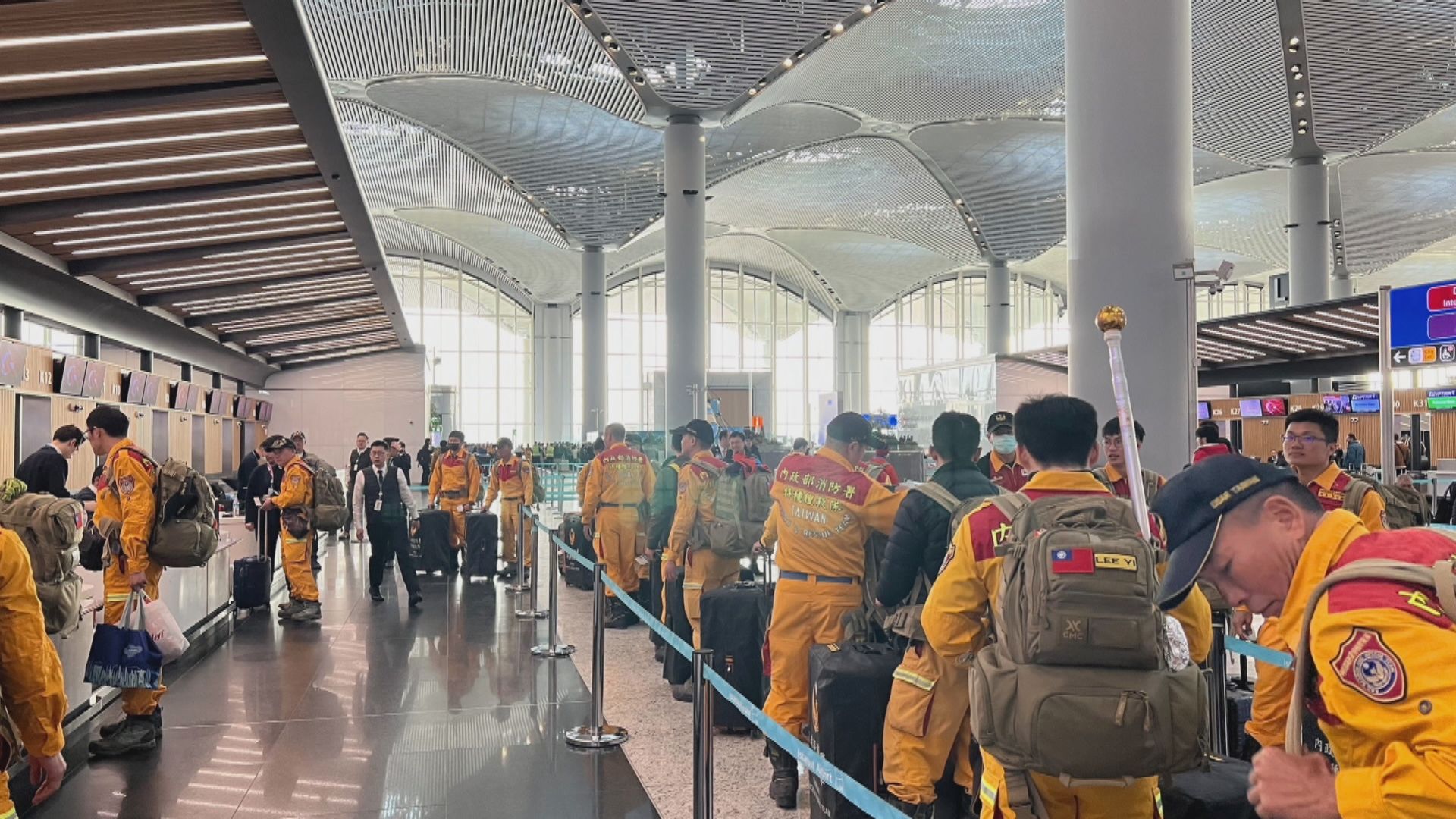 ROC Rescue Team Rescues an 18-year-old Male 震後198小時  我搜救隊聯手救出1男子
