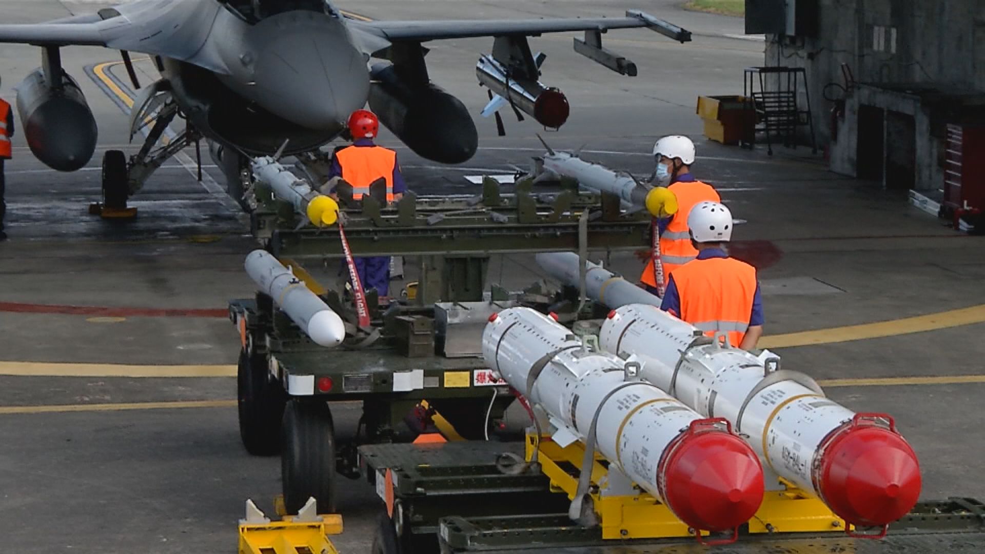 US to Stockpile Weapons, Ammunition in Taiwan? 美軍彈藥放台灣?  邱國正:仍在研議.僅危急時