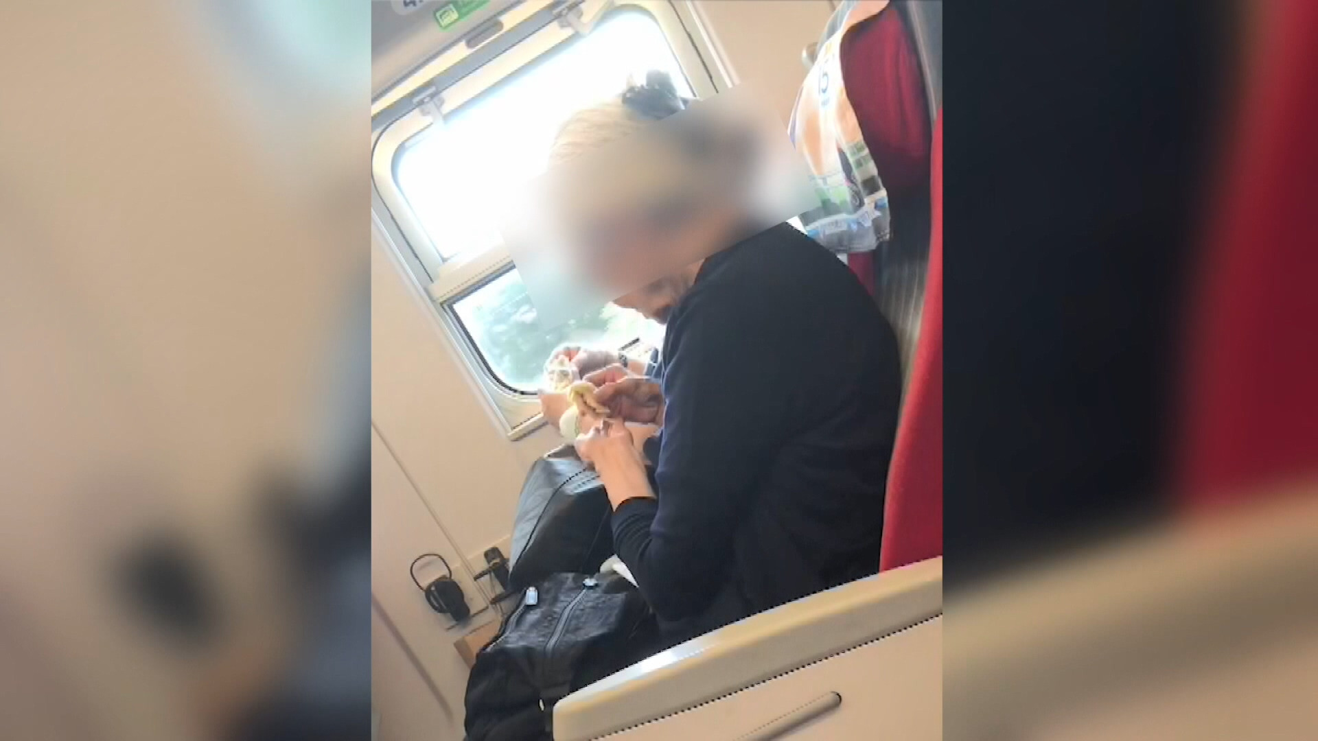乘客遭勸阻後繼續吃月餅台鐵 二級警戒列車尚未開放飲食 公視新聞網pnn