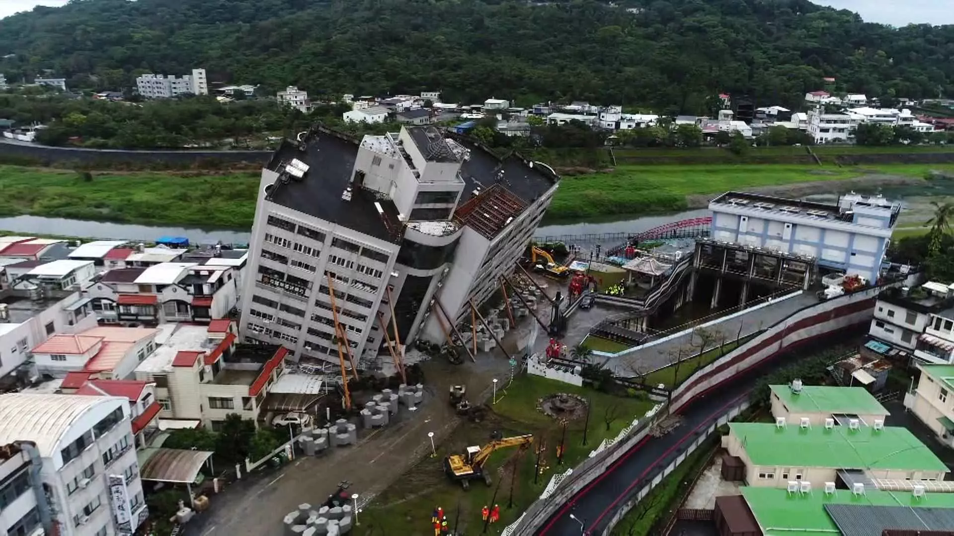 11/25週一晚間十點播出：追蹤斷層帶
