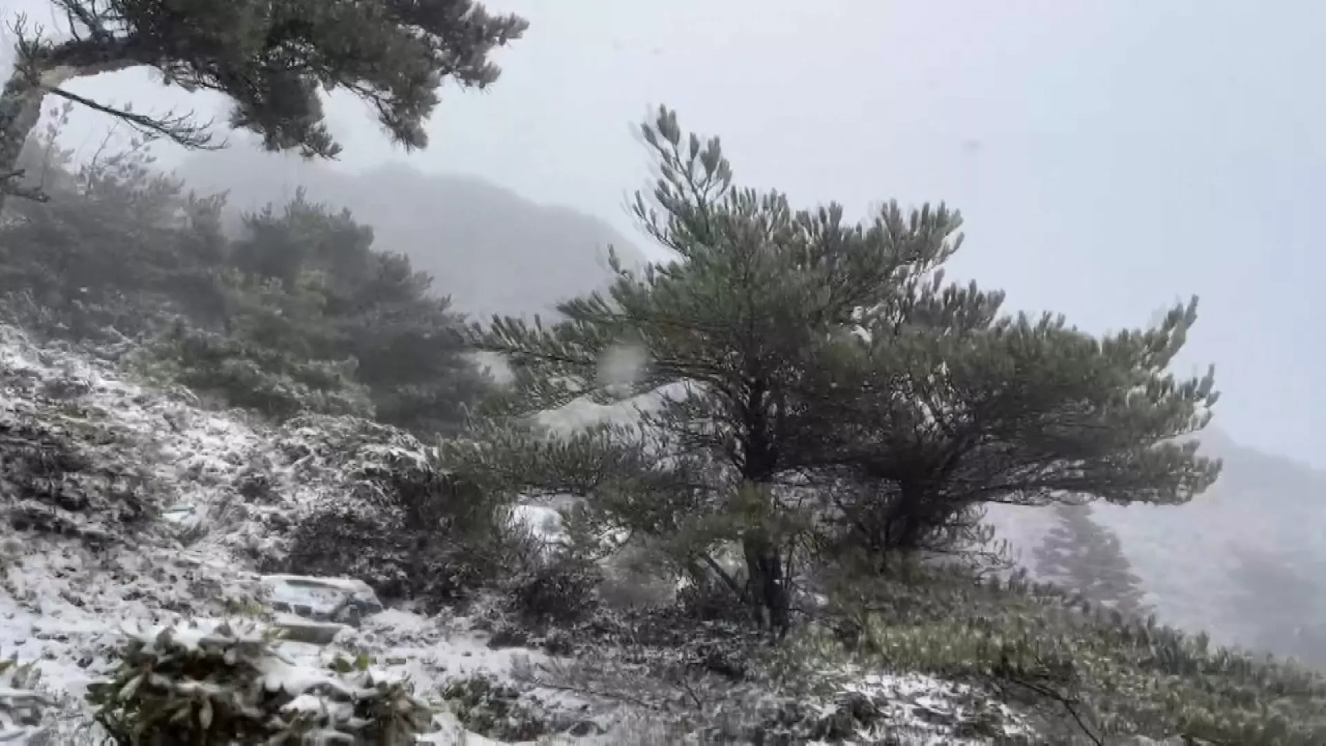 Massa udara dingin kontinental kuat landa Taiwan, salju selimuti sejumlah gunung