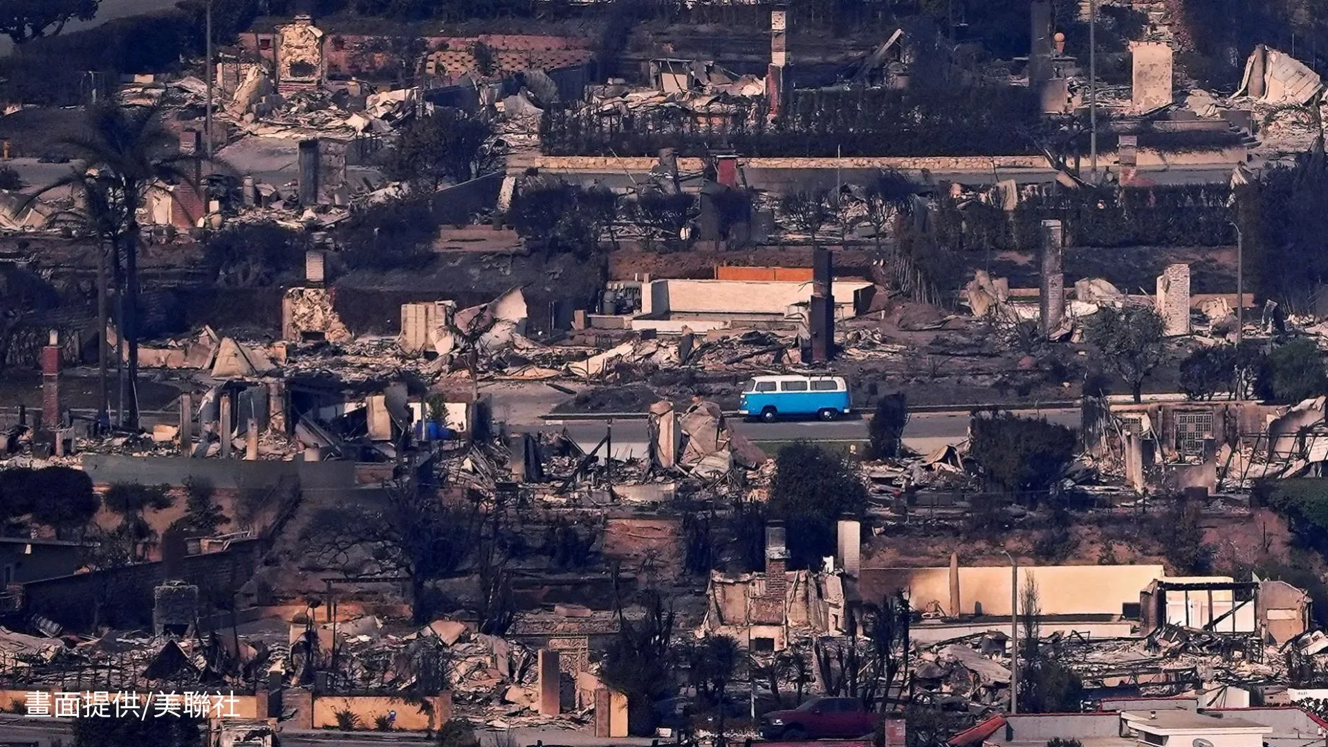 2/3週一晚間十點播出：燃燒的加州、廢材轉生術、為鄉土造藝術