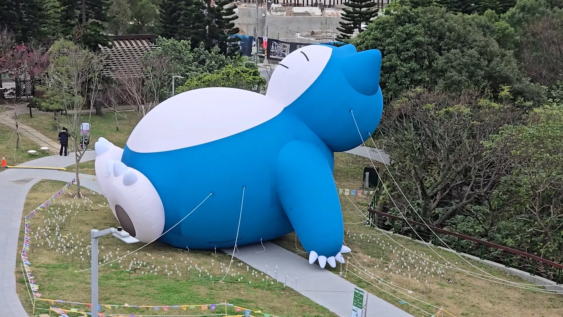 Maskot monster raksasa di Festival Lentera Taiwan 2025 Taoyuan mencuri perhatian 