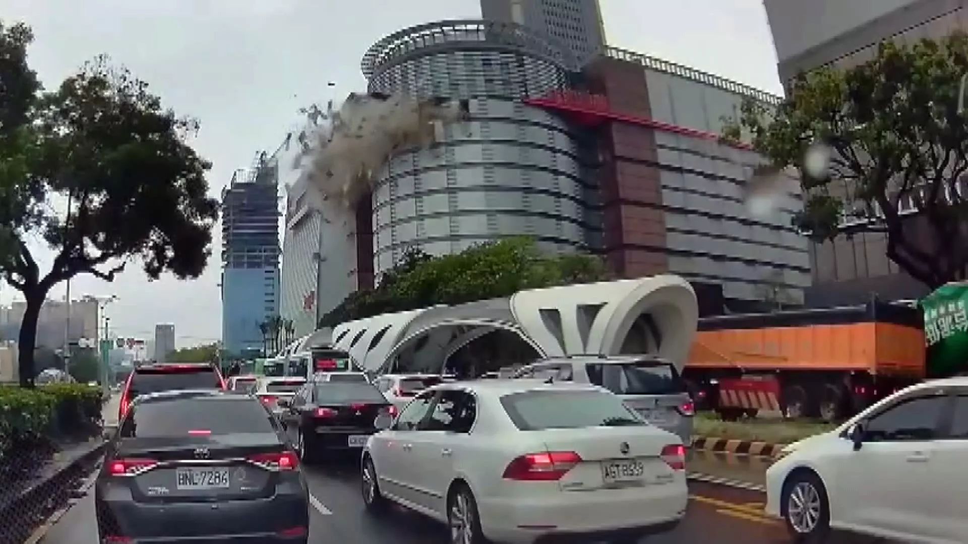 Ledakan di Shin Kong Mitsukoshi sebabkan 4 orang tewas dan 34 terluka
