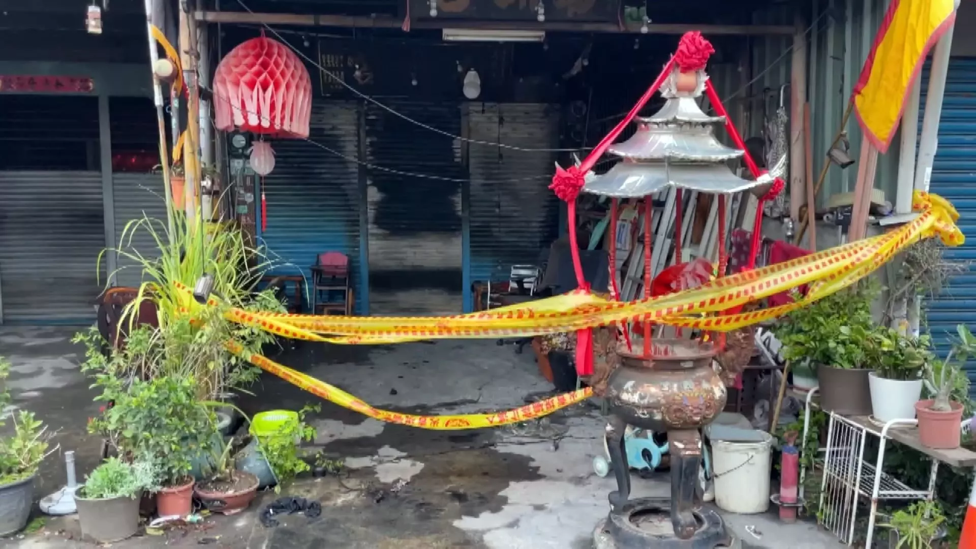 Kuil di Chiayi dilalap api, PMA nekad terobos api dan selamatkan seorang bocah