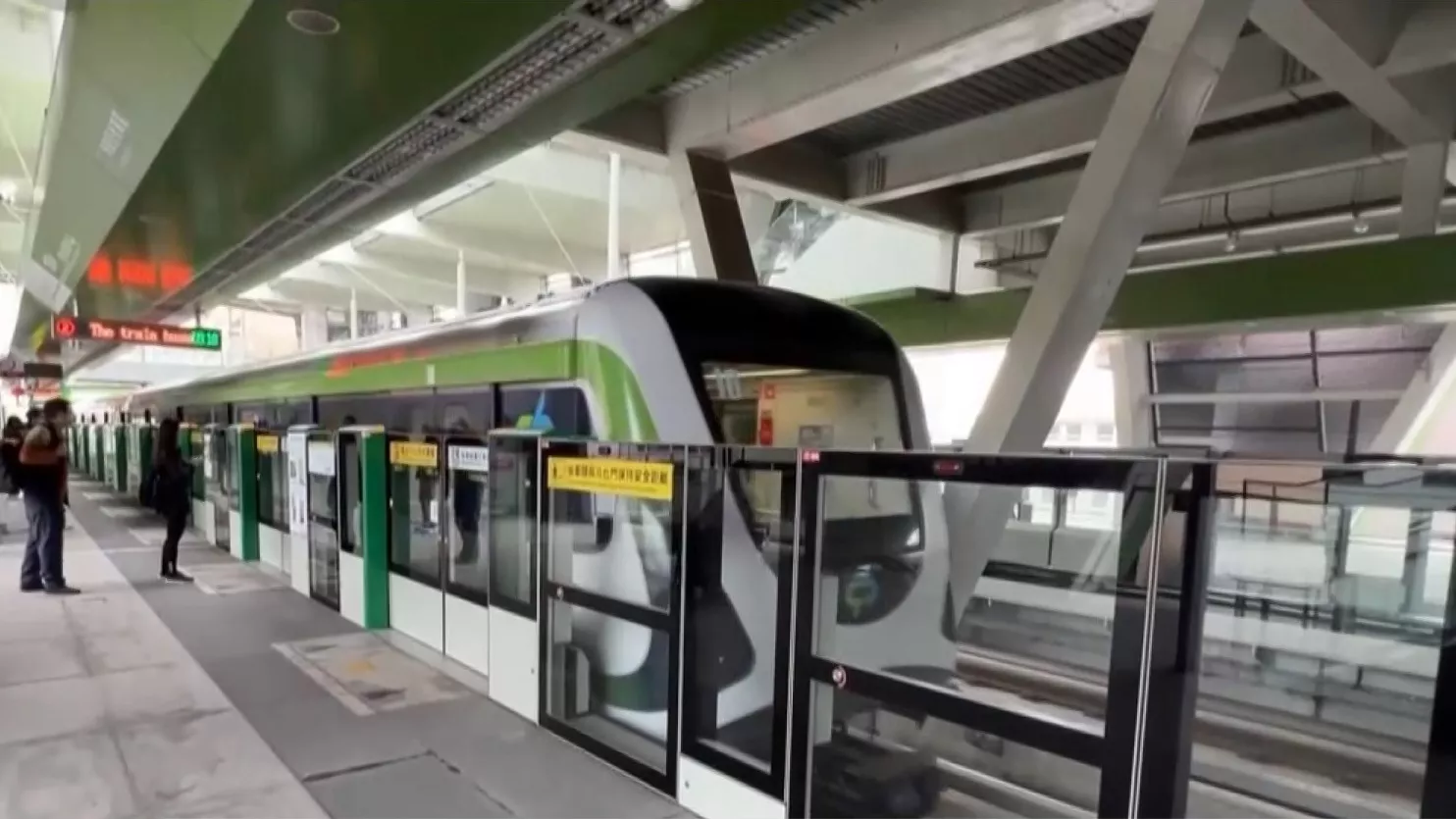 Kabel rel MRT Taichung pada Stasiun SMA Wenhua meleleh dan terbakar