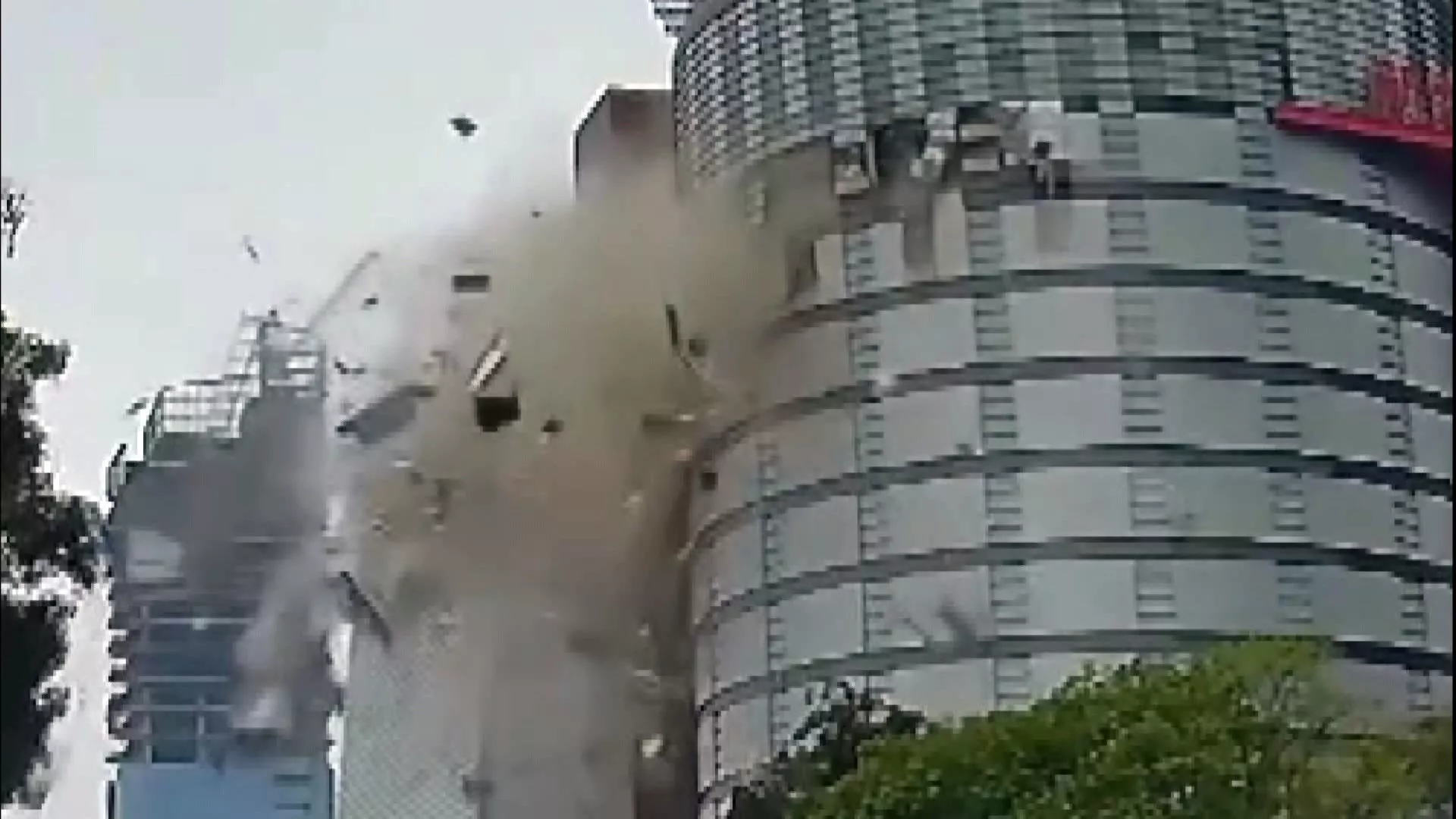 Jumlah korban meninggal akibat ledakan di Shinkong Mitsukoshi bertambah 1