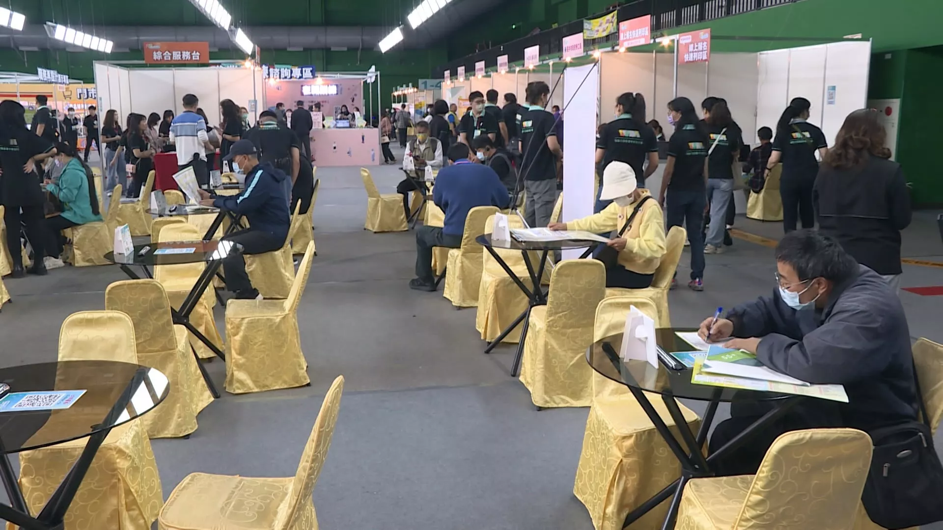 Krisis SDM membuat staf paruh baya dan lansia menjadi pilihan favorit perusahaan