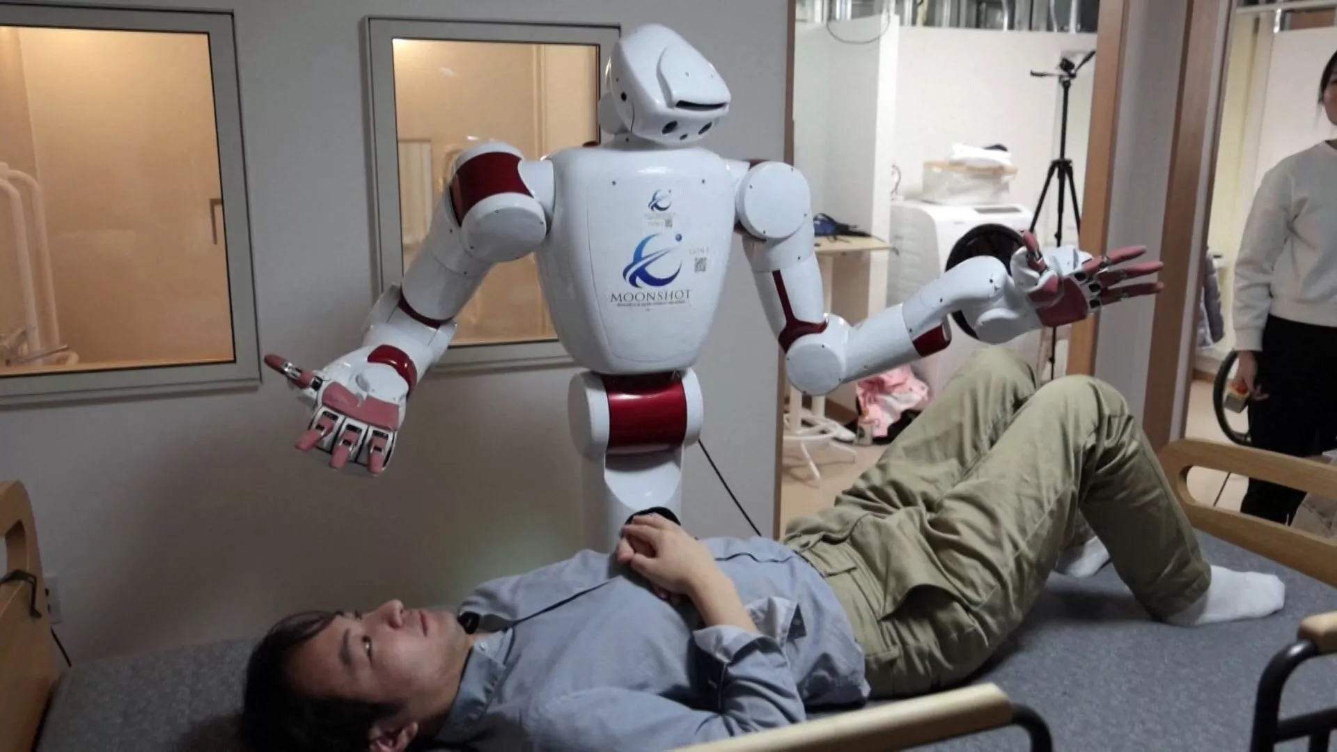 Jepang kembangkan robot AI sebagai perawat lansia