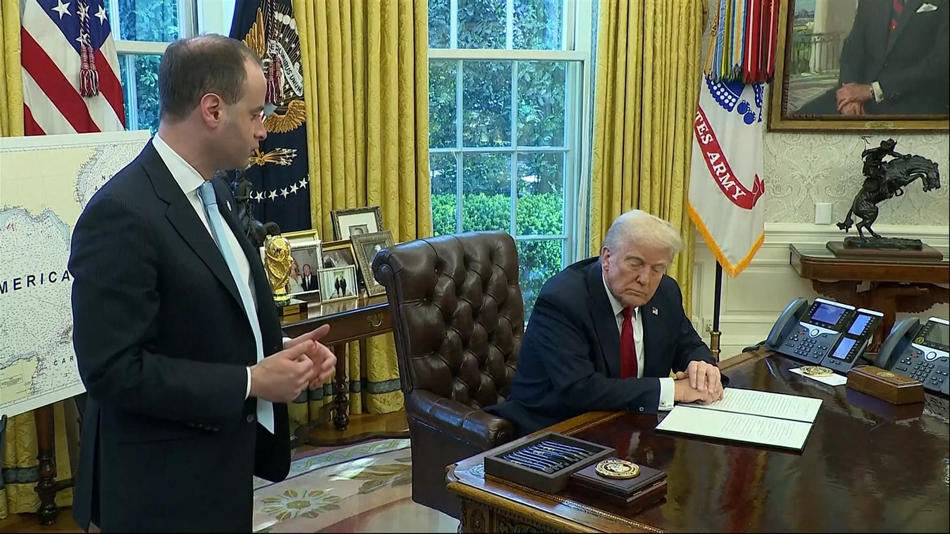 Mỹ tuyên bố áp thuế 25% đối với ô tô nhập khẩu, EU bày tỏ "đáng tiếc"