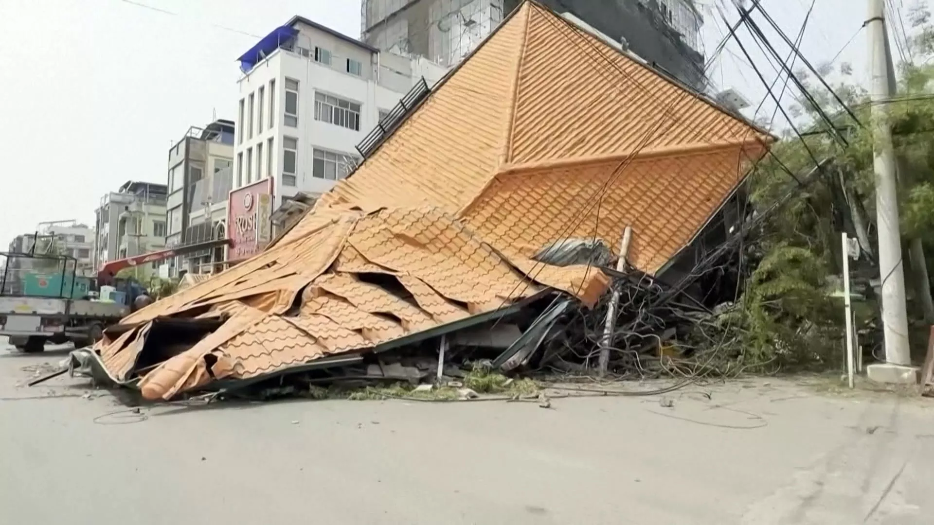 Hơn 1700 người chết, 300 người mất tích do động đất ở Myanmar