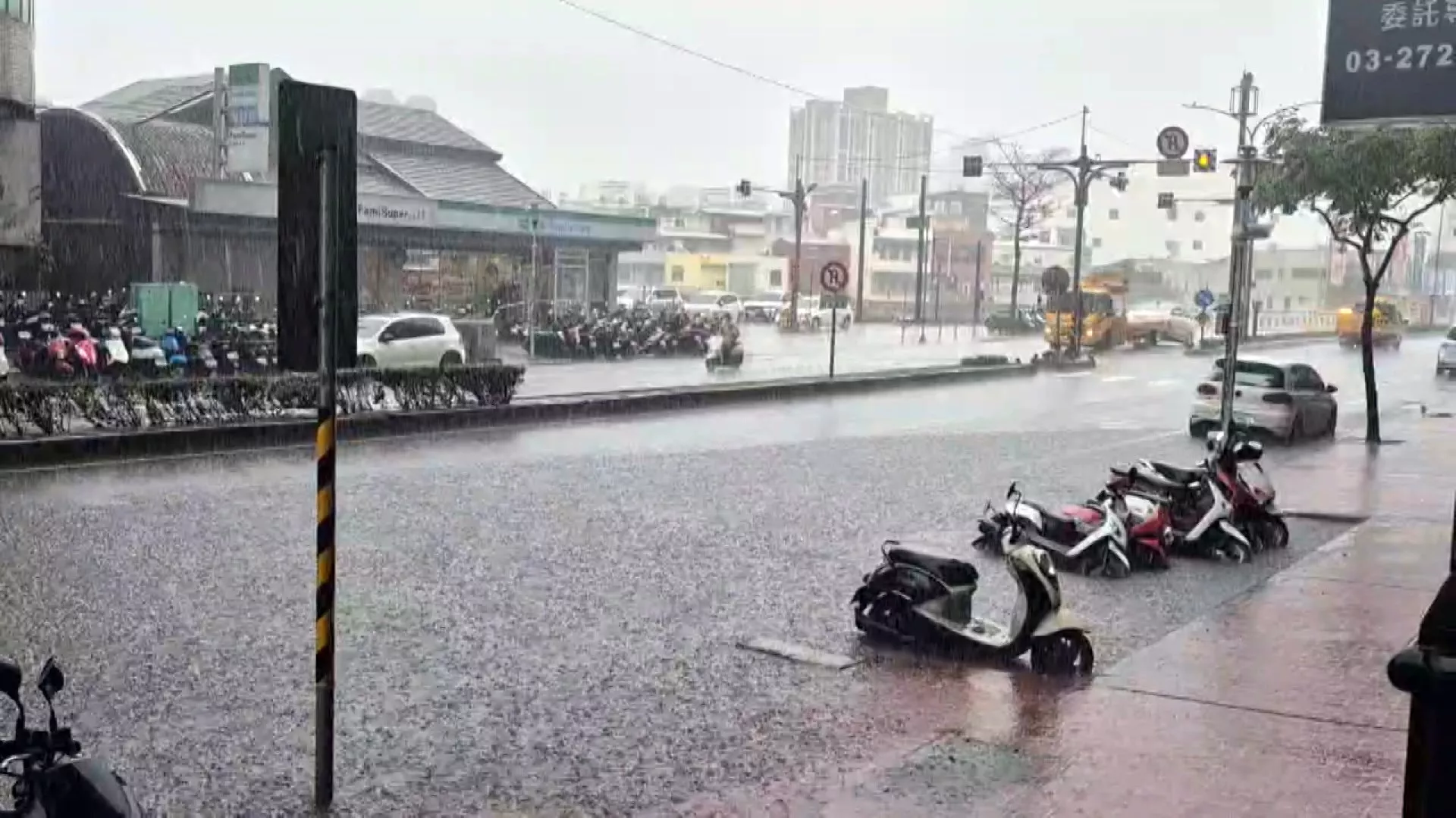 Front awan akibatkan hujan lebat, putuskan jalur kereta di Zhongli