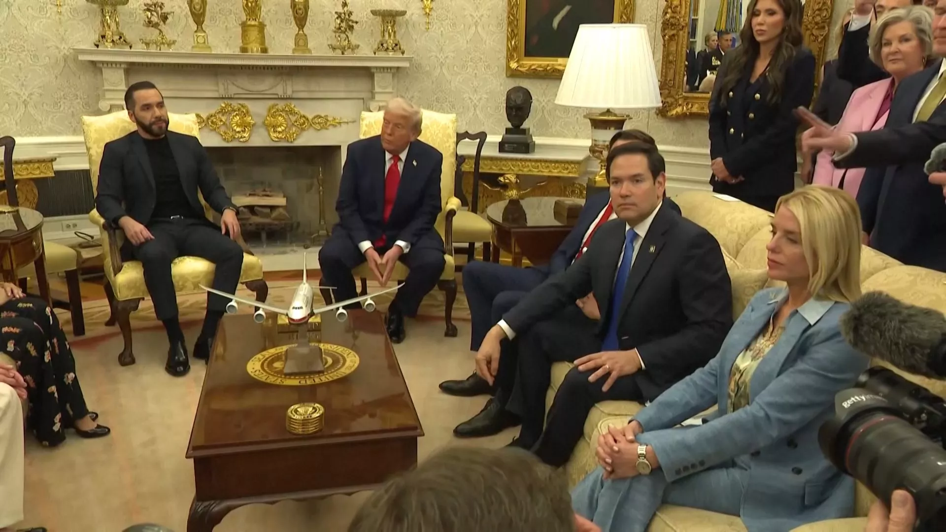 Tổng thống Mỹ: Đẩy mạnh điều tra áp thế dược phẩm và chất bán dẫn