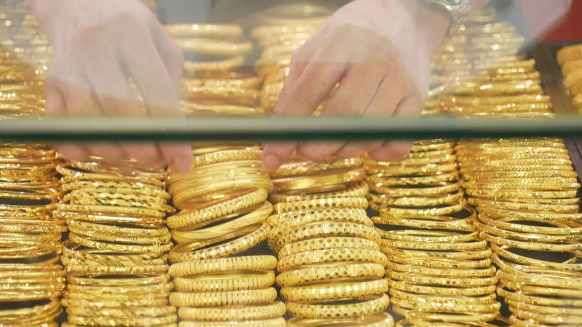 Gia tăng bất ổn cho thị trường toàn cầu, giá vàng lập mức cao kỷ lục