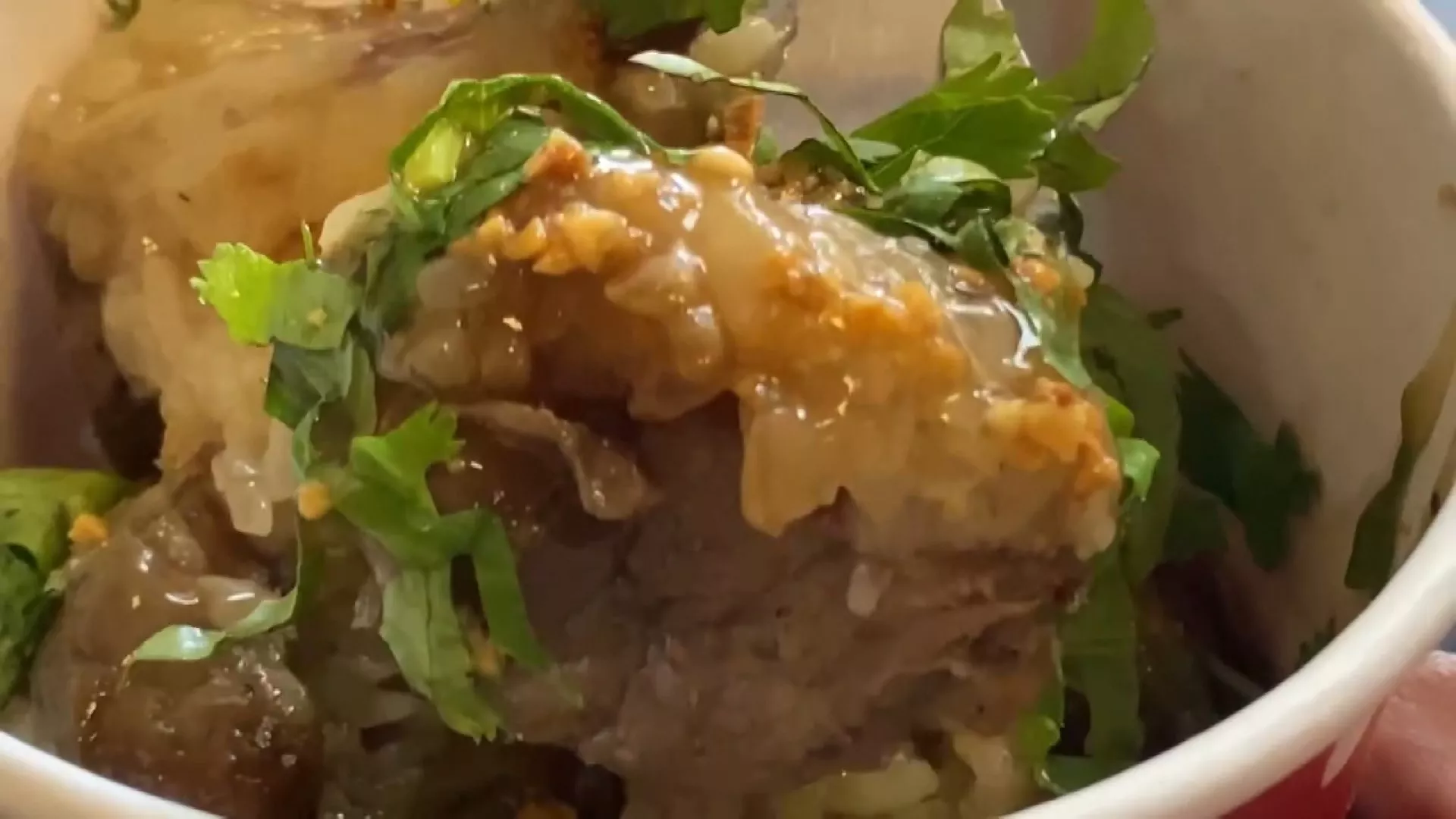 Ăn phải móng tay bên trong bánh ú mua ở Cao Hùng