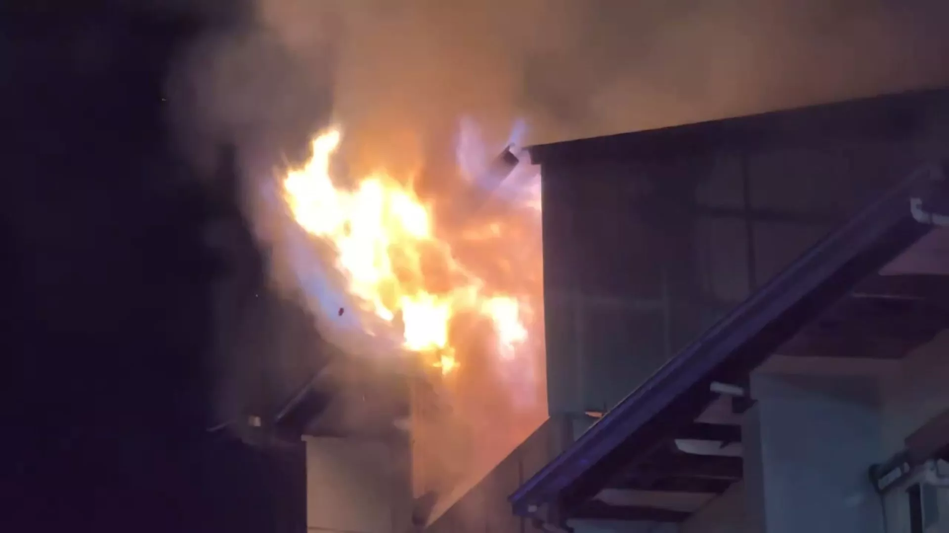 Cháy tiệm vàng mã ở Đài Nam, vợ chồng chủ tiệm tử vong 