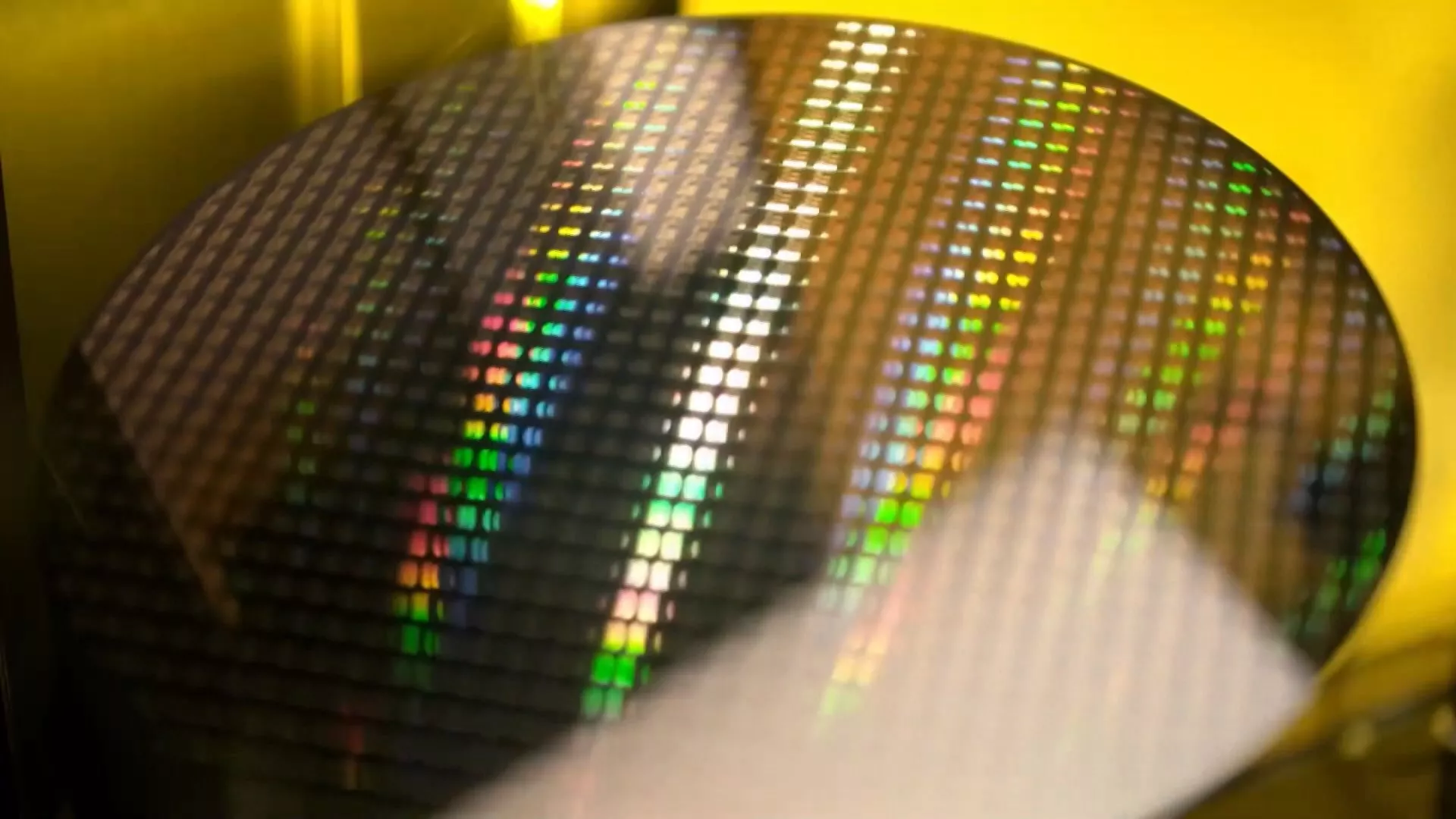 Chuỗi cung ứng toàn cầu thấp thỏm khi Mỹ sắp công bố thuế bán dẫn