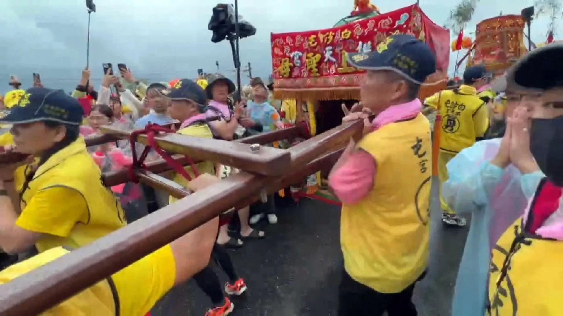 Lễ rước hành hương Bà Thiên Hậu Bạch Sa Đồn thu hút biển người đông đảo