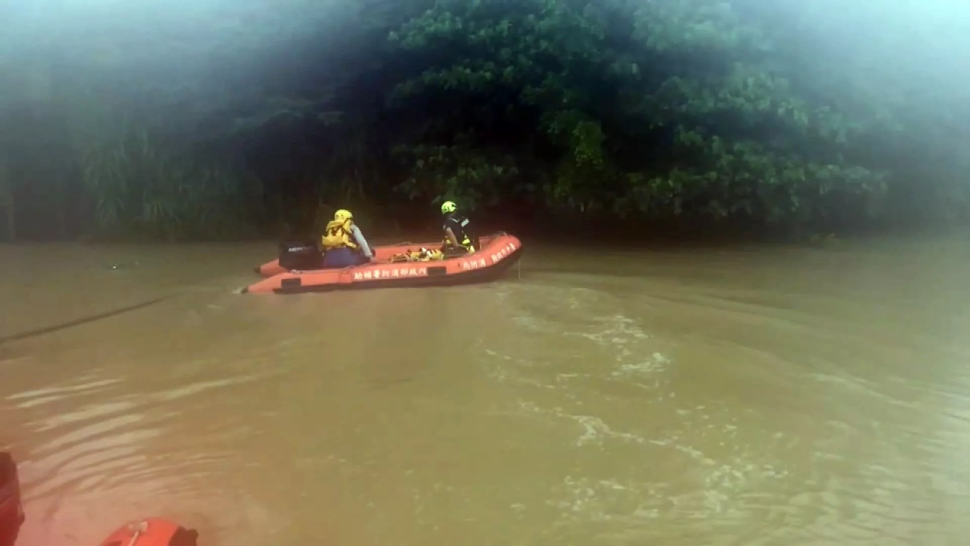 Hujan deras, sungai meluap, sejumlah orang di Hualien, Taichung terjebak