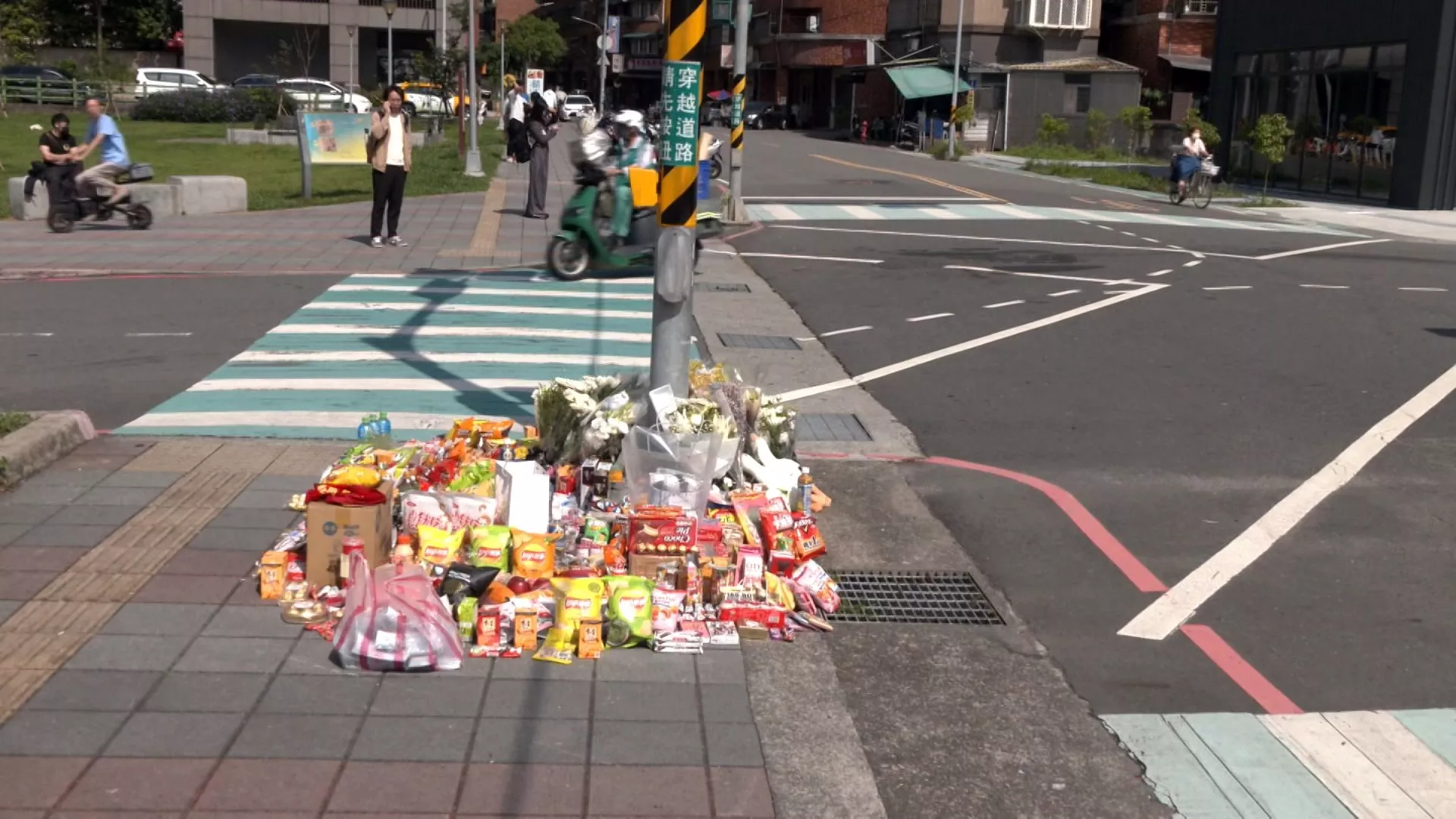 Xe lao vào đám đông ở Tam Hiệp, 3 người chết, 12 người bị thương