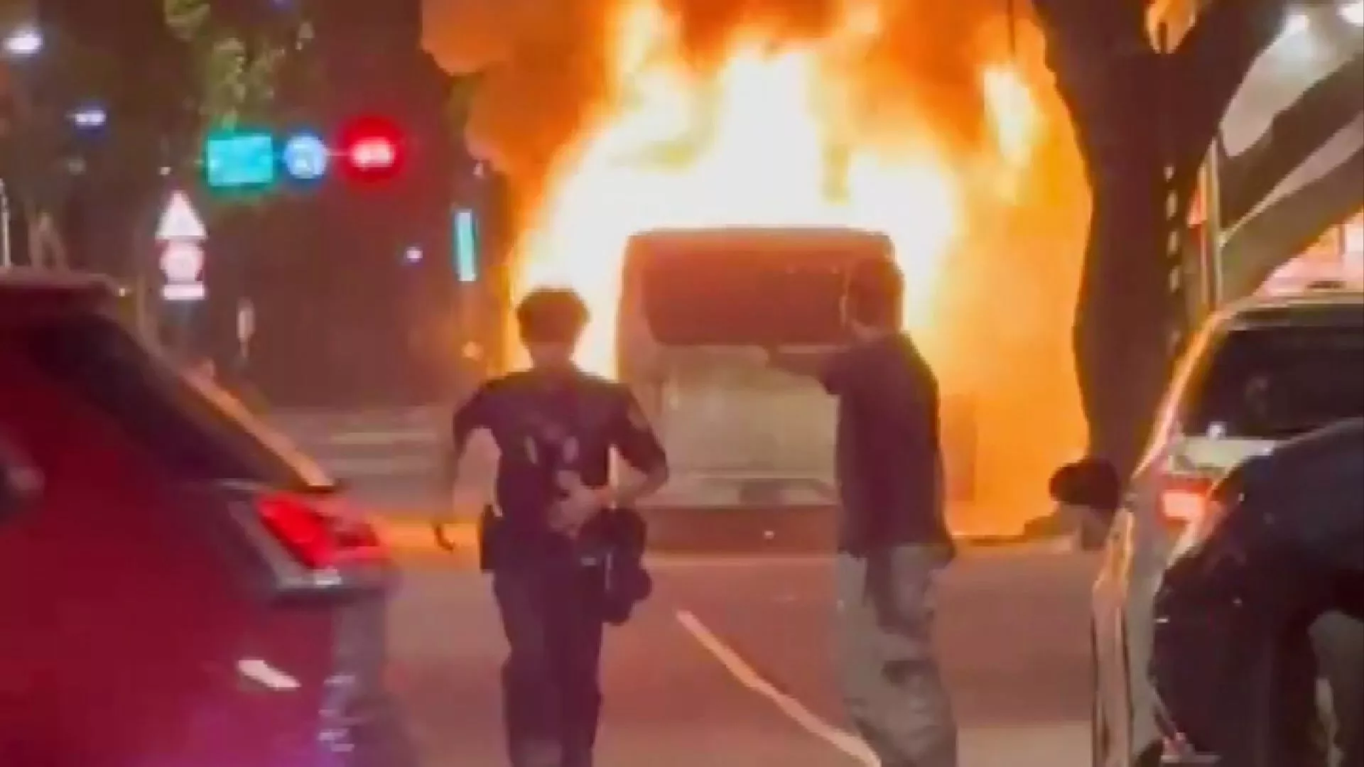 Bus listrik jalur 262 Taipei alami kebakaran, diduga akibat kerusakan baterai 