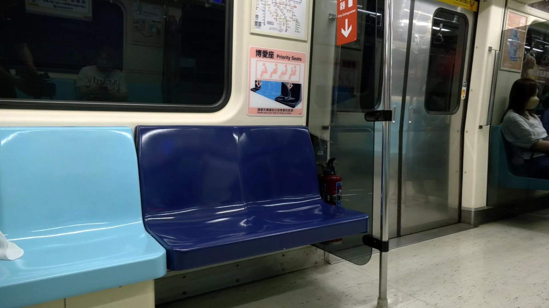 ที่นั่งสำรองให้กับบุคคลพิเศษ เปลี่ยนชื่อเป็น "ที่นั่งพิเศษ"