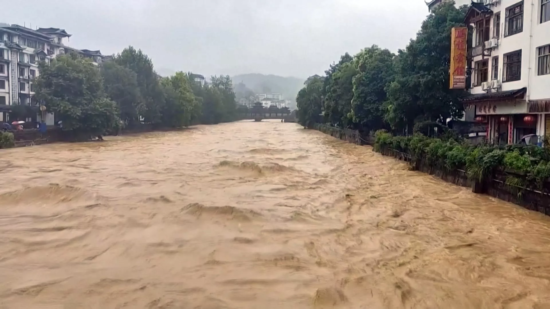 ฝนถล่ม กุ้ยโจว ประเทศจีน ไต้หวันร้อนต่อเนื่องตลอดสัปดาห์