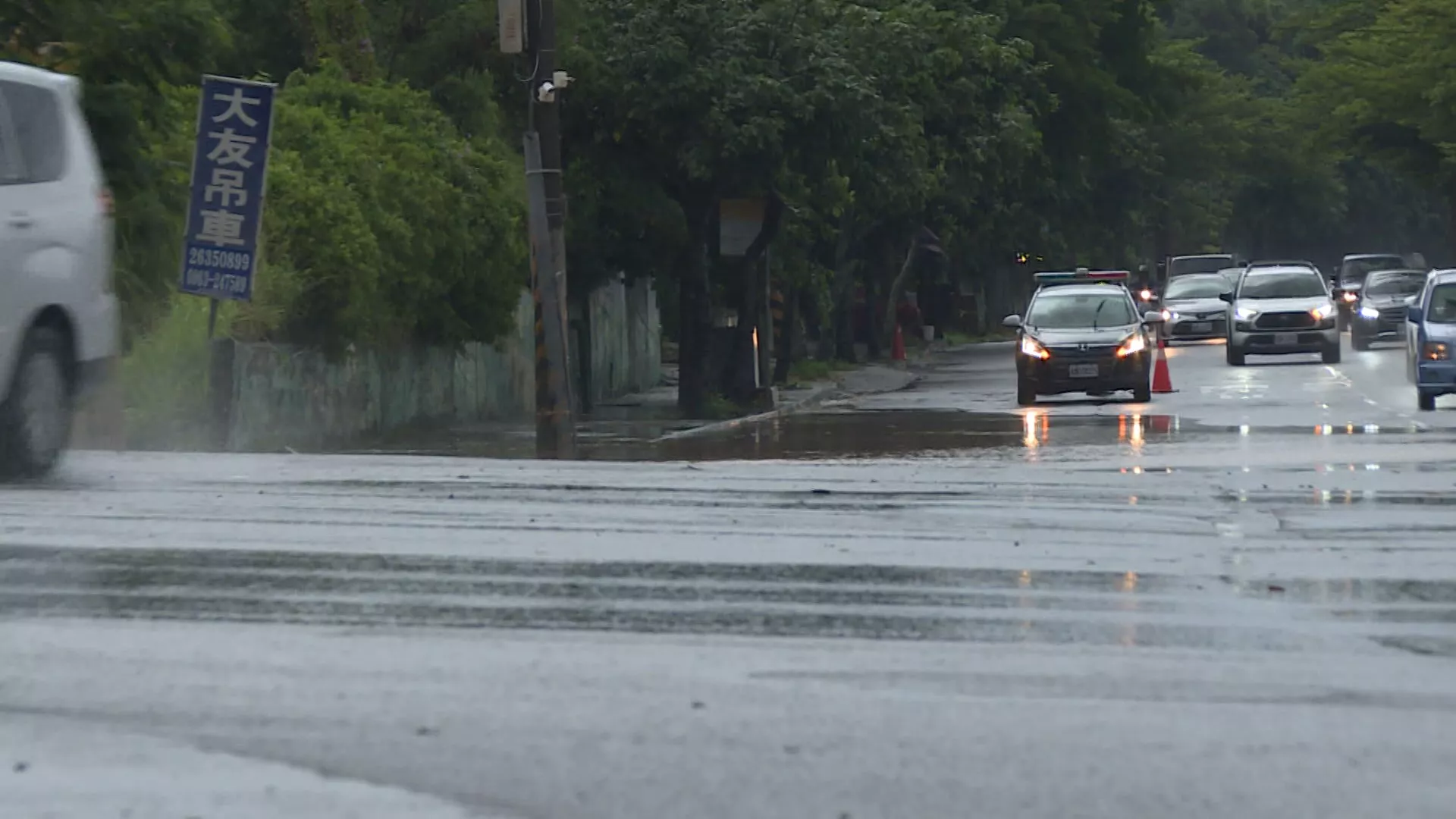 ภาคตะวันตกฝนตกหนักเป็นหย่อมๆ เตือนฝนตกหนักใน 17 เมือง