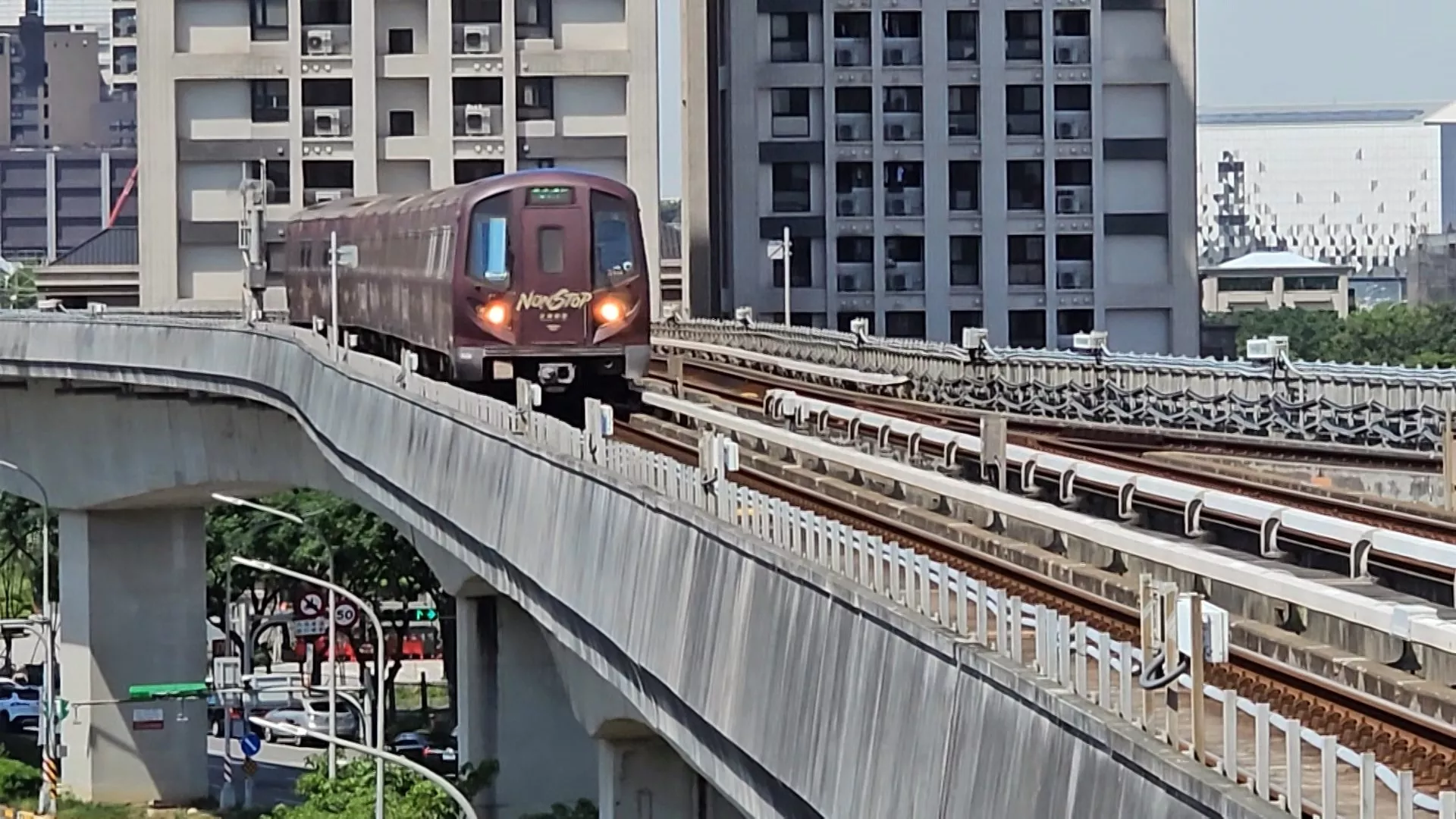 Từ 21/7, tuyến Metro sây bay tăng 2 chuyến vào giờ đặc biệt
