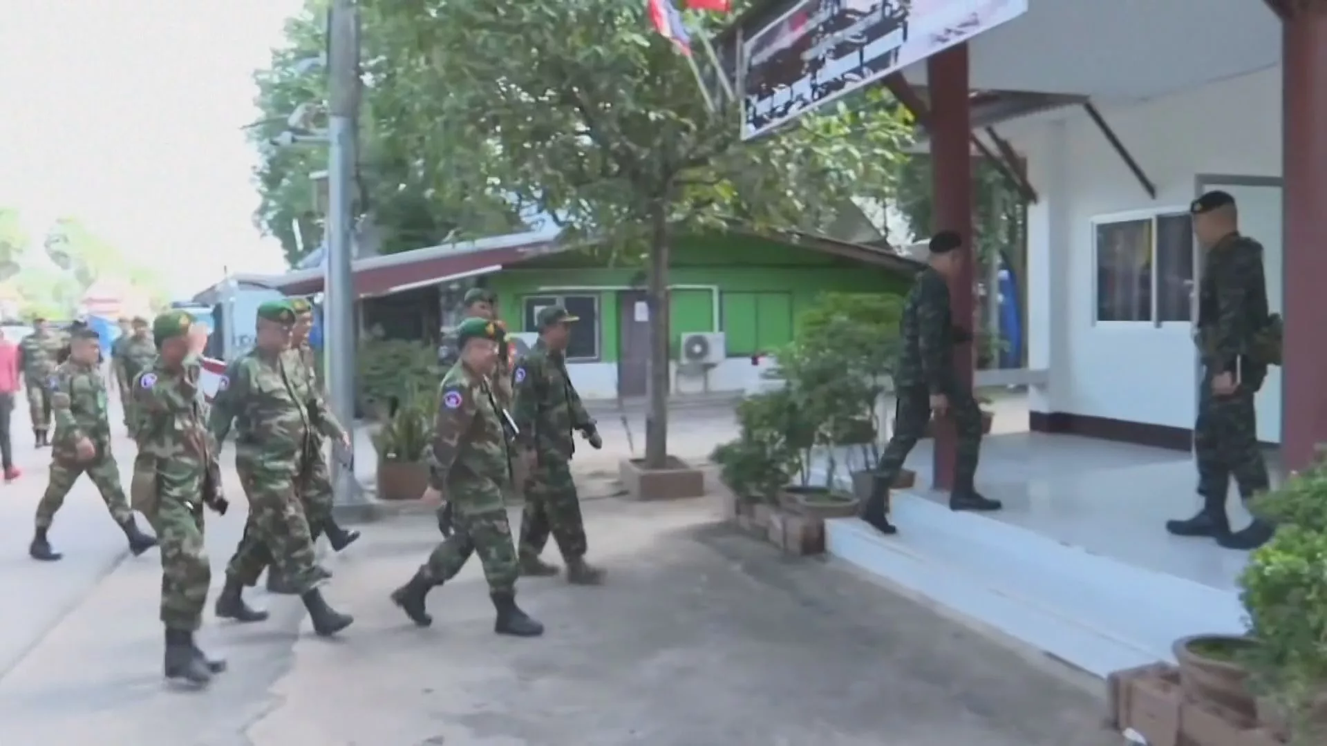 ชายแดนเดือด กัมพูชายิงจรวดถล่ม ไทยส่งเครื่องบิน F-16 โต้