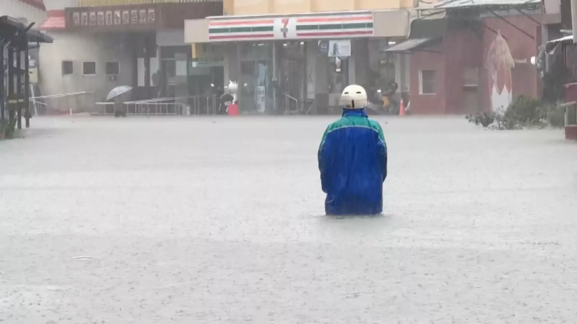 ฝนตกหนักต่อเนื่อง ภาตใต้ 4 นคร/เมือง หยุดงานหยุดเรียน