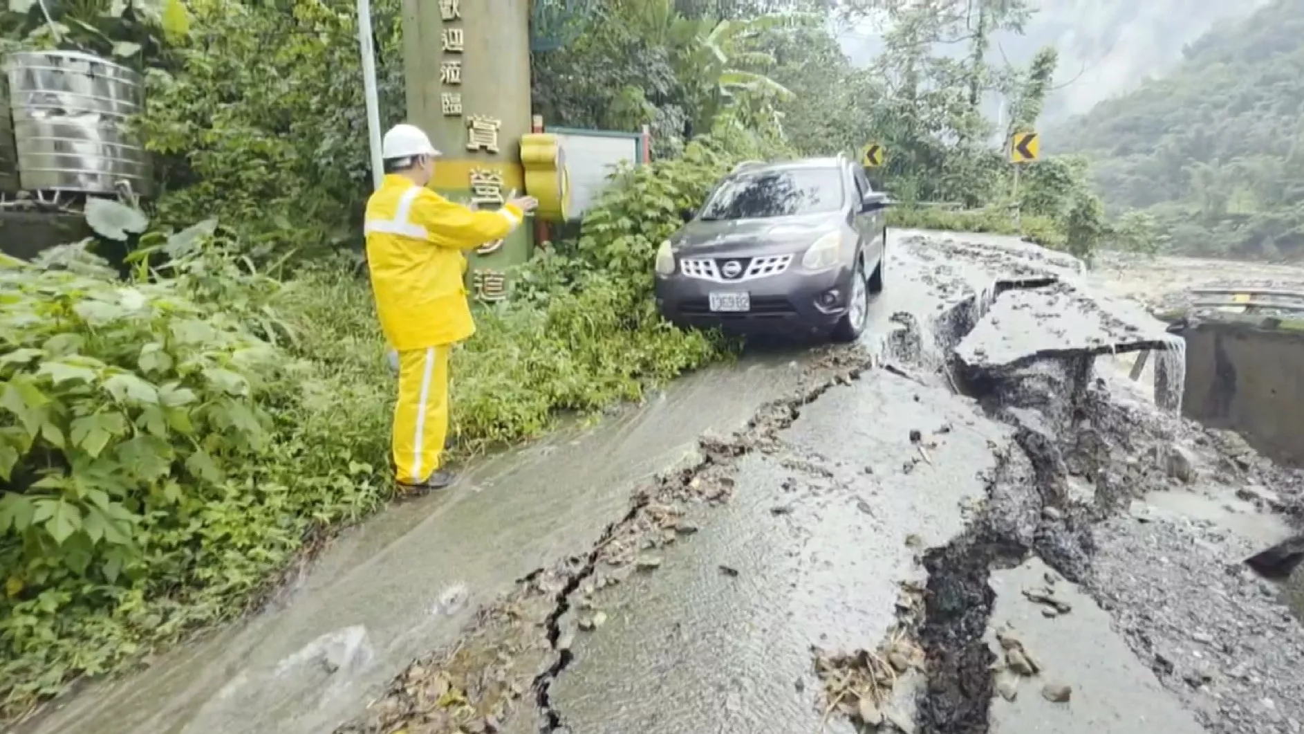 Kerusakan akibat hujan deras masih dalam perbaikan, sebagian wilayah diliburkan