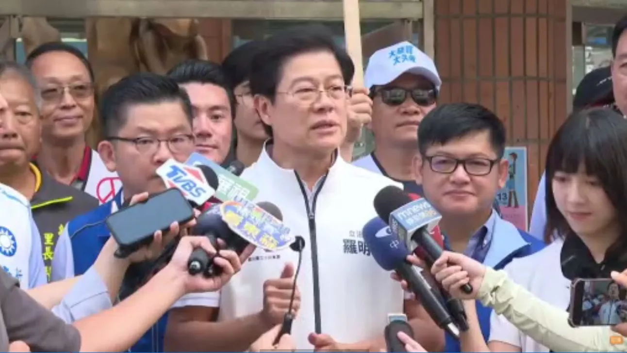 侯友宜、謝國樑陪羅明才掃街 罷團佇街路宣講