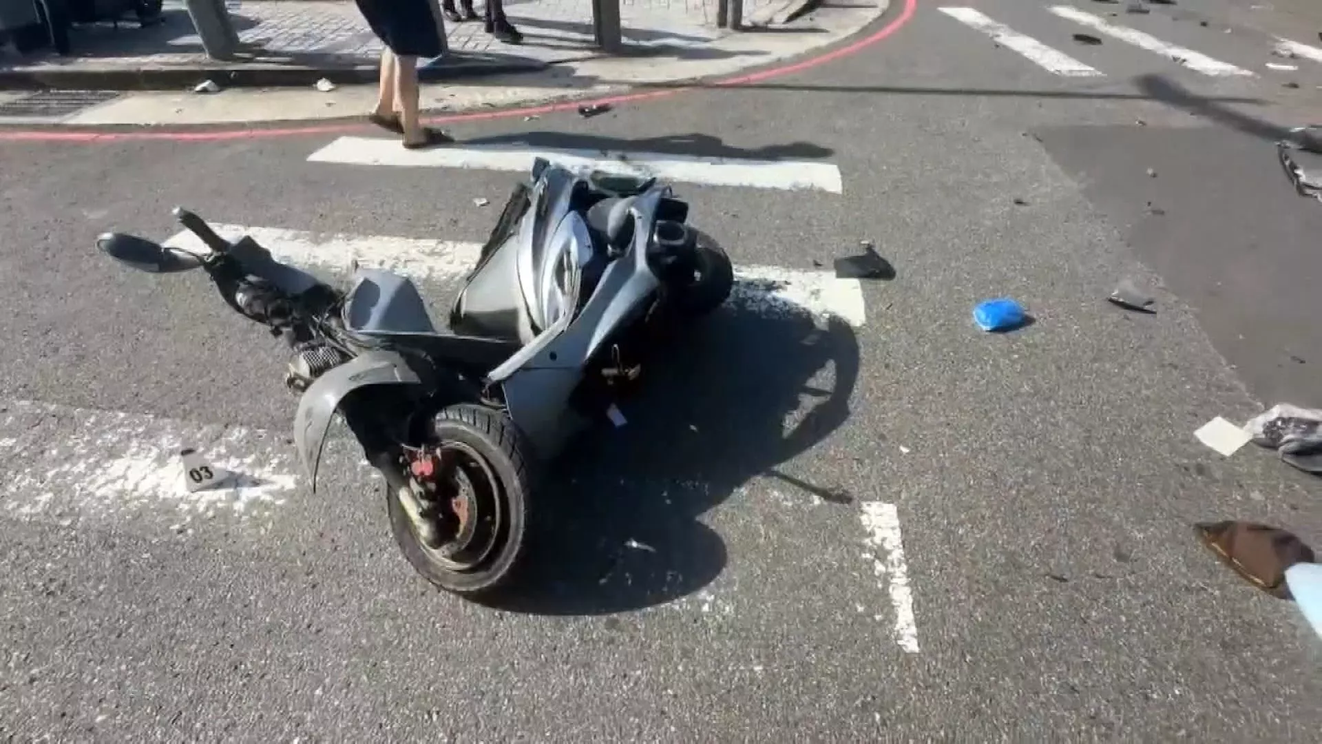 Pengendara motor tewas ditabrak mobil, pelaku berstatus PMA melarikan diri  