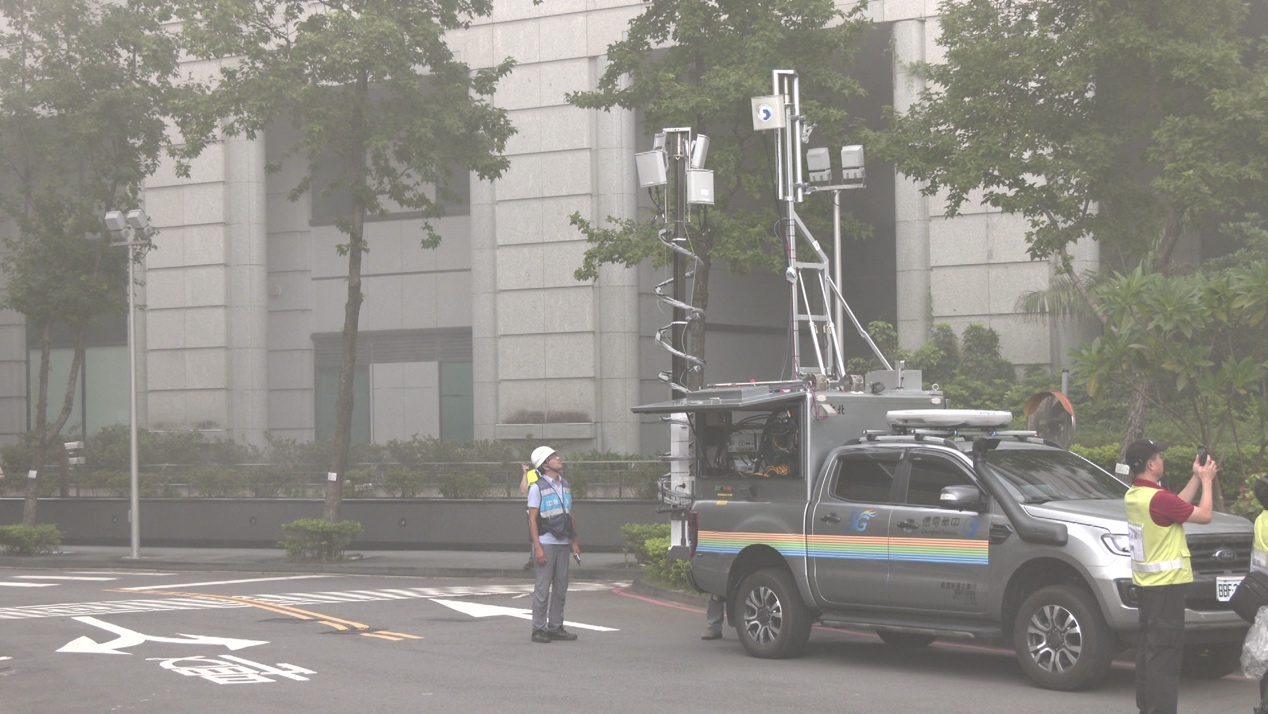 一張含有 戶外, 車輛, 陸上交通工具, 輪 的圖片
自動產生的描述