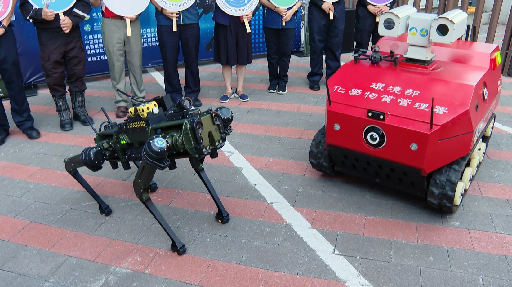 保護消防安全 環境部引進頭一隻救災機器狗