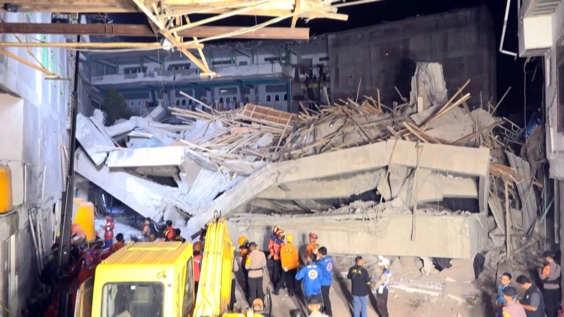 Musala pondok pesantren di Sidoarjo roboh, 3 korban tewas, ratusan lainnya cedera