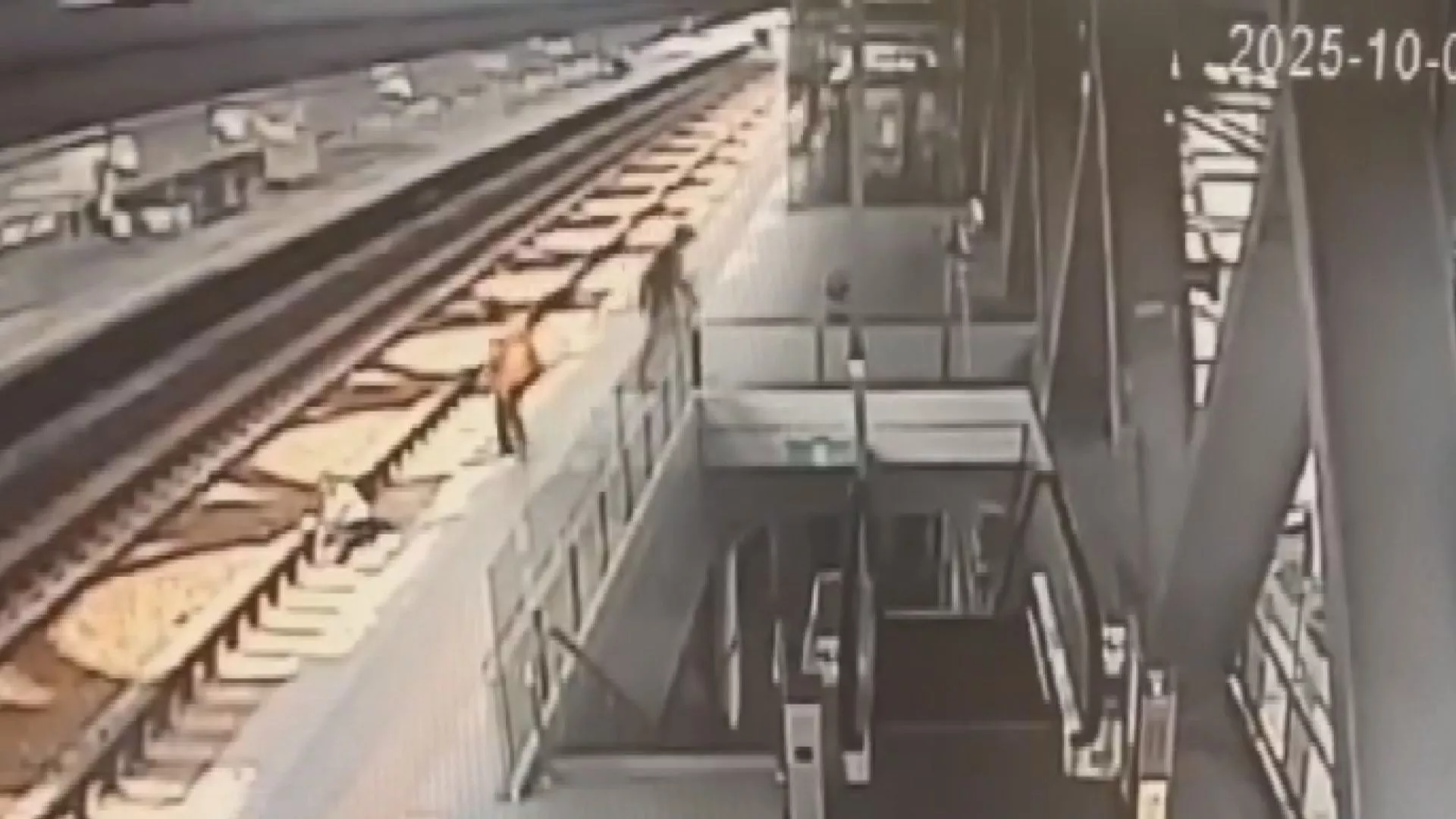 Dorong petugas hingga jatuh ke rel, pria tanpa tiket kabur lalu ditangkap polisi