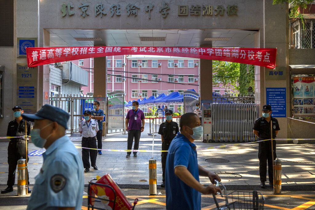 疫情後最大群聚 中國高考今登場