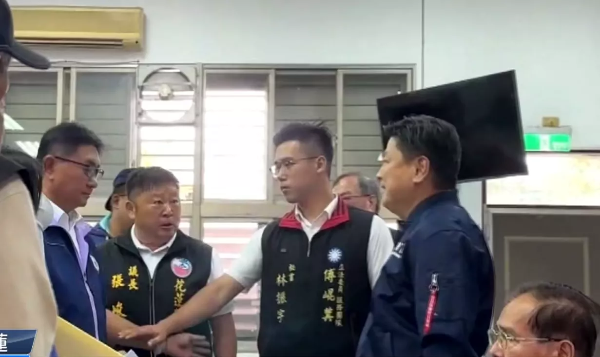 藍委舉辦崩山湖受災重建座談 場外災民抗議