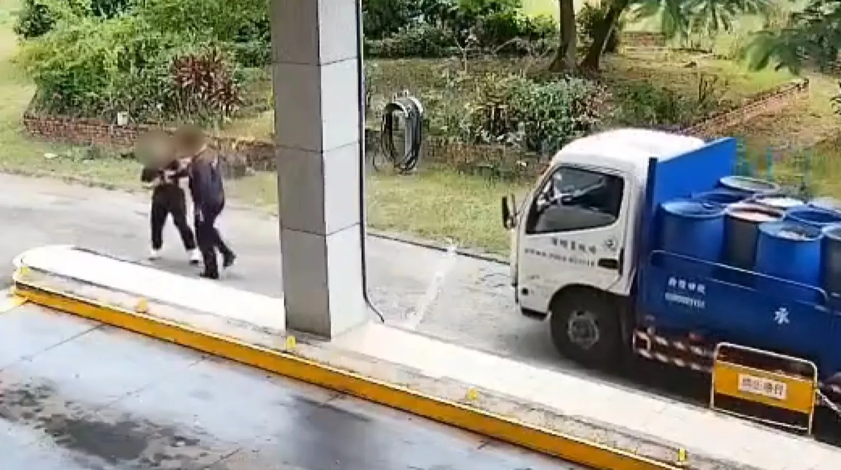 屏東禁載外縣市潘 業者硬欲載、2人裁定交保