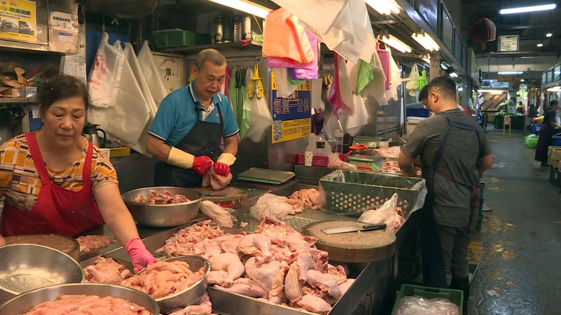Larangan penyembelihan babi, harga daging ayam, ikan naik 10-30% di Taichung