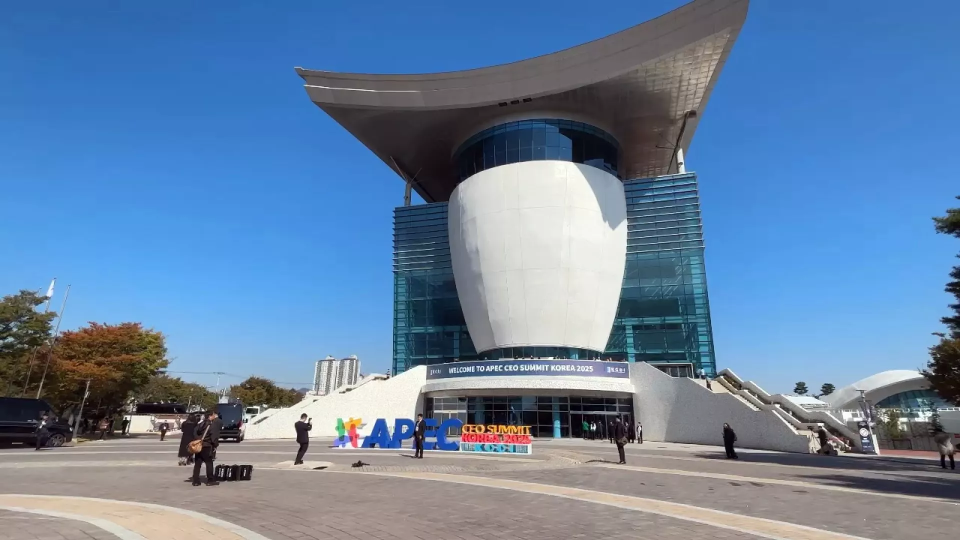 ทรัมป์พบปะอีแจมยอง เกาหลีใต้ลั่นอัตราภาษีเซมิคอนดักเตอร์ไม่เป็นรองไต้หวัน