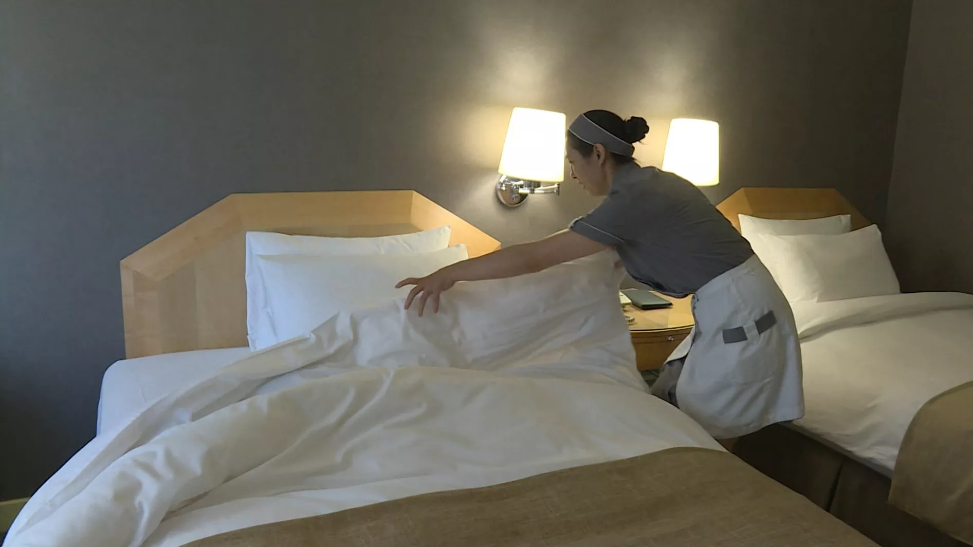 Cho phép ngành lưu trú, bốc xếp hàng hóa thuê lao động di trú