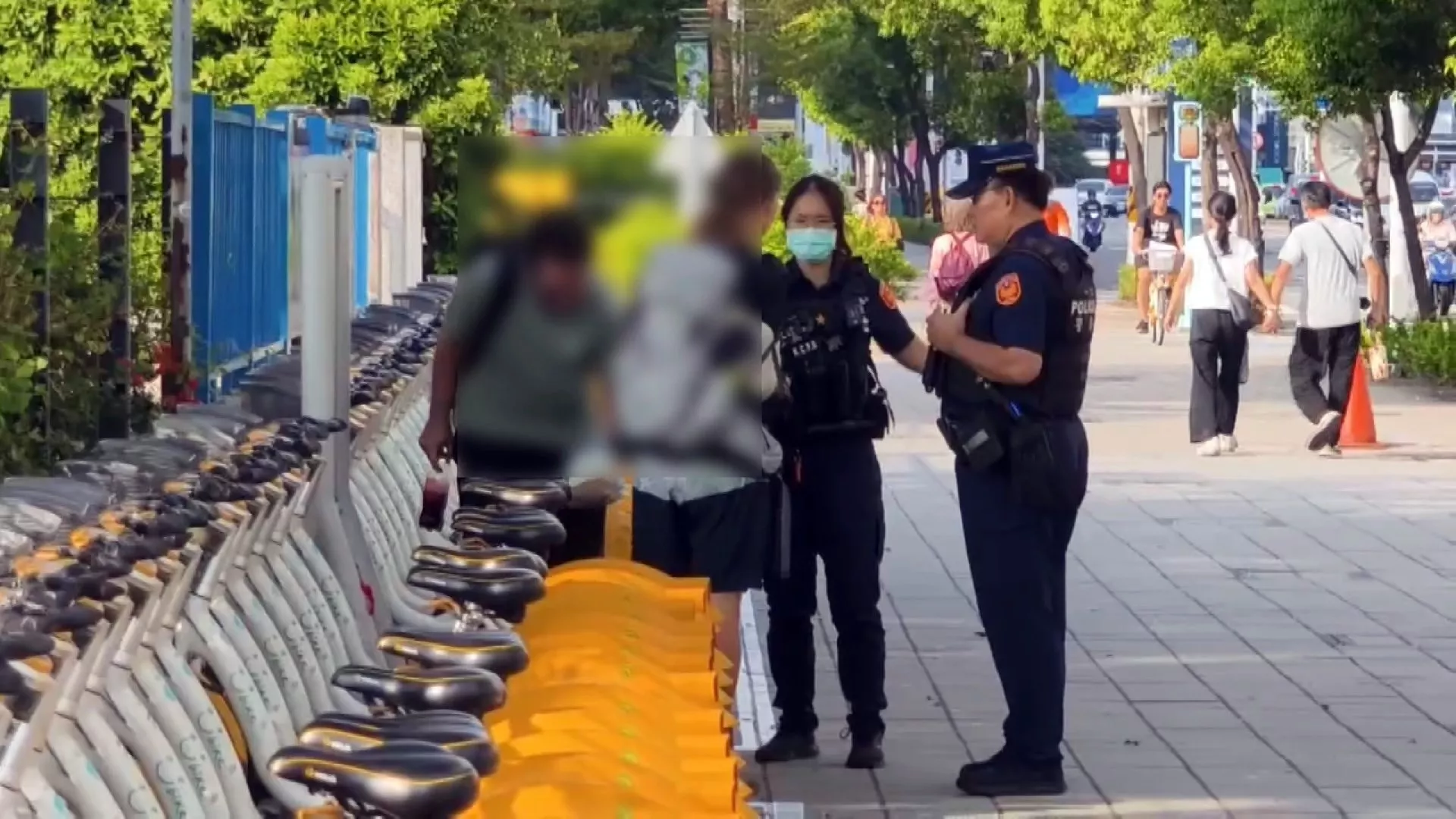 Dua pria Rusia pura-pura miskin dan mengemis, dideportasi karena langgar UU