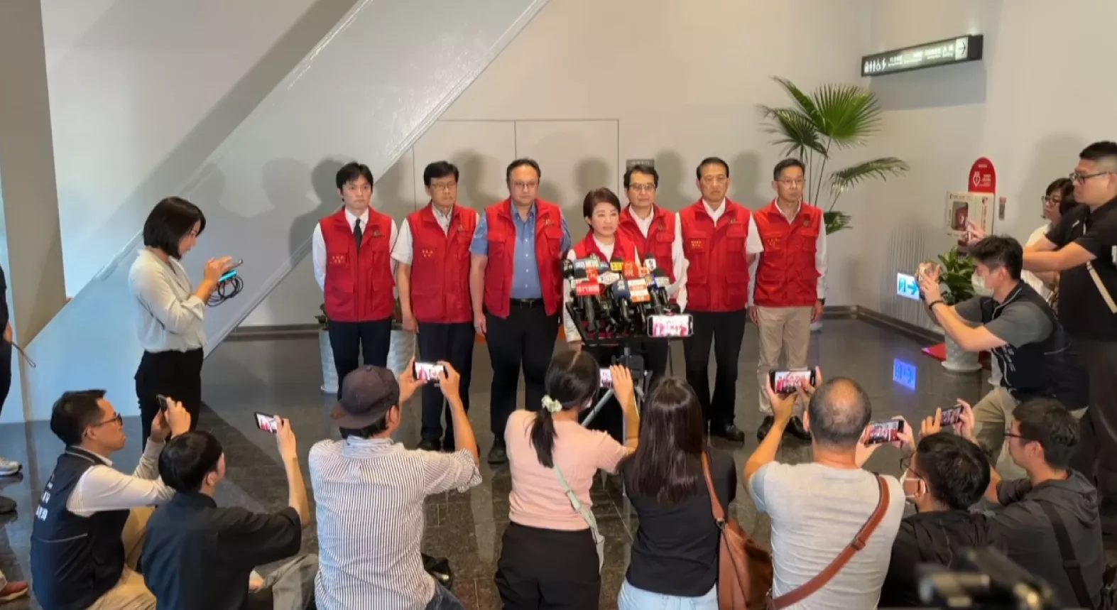 盧秀燕為豬災鞠躬會失禮 三位局處首長免職