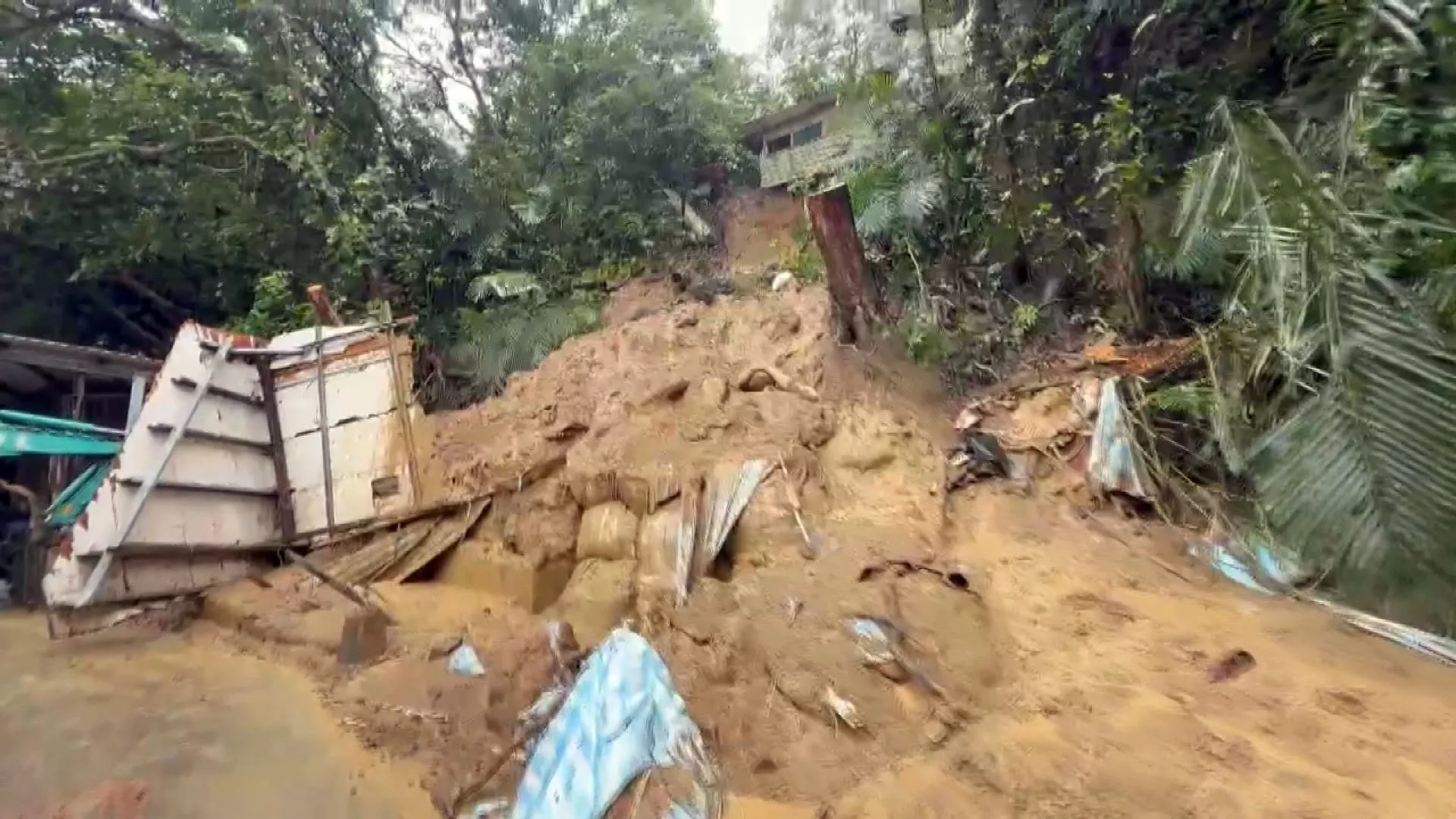 Melemah jadi taifun ringan, Fung-wong terus bergerak menuju Taiwan